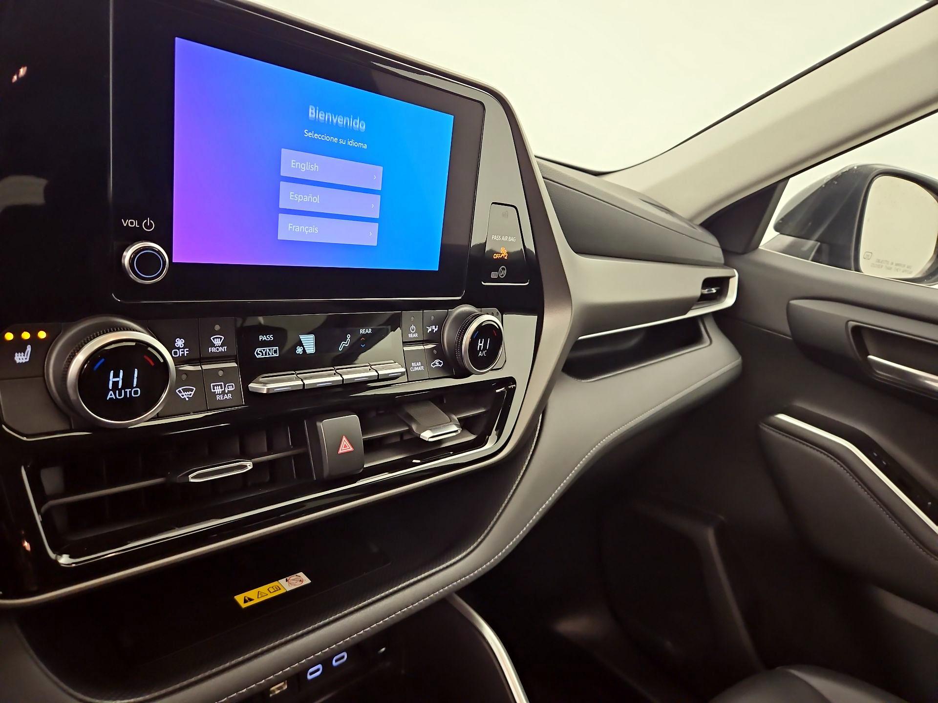 Thumbnail: 2023 Toyota Highlander - 15