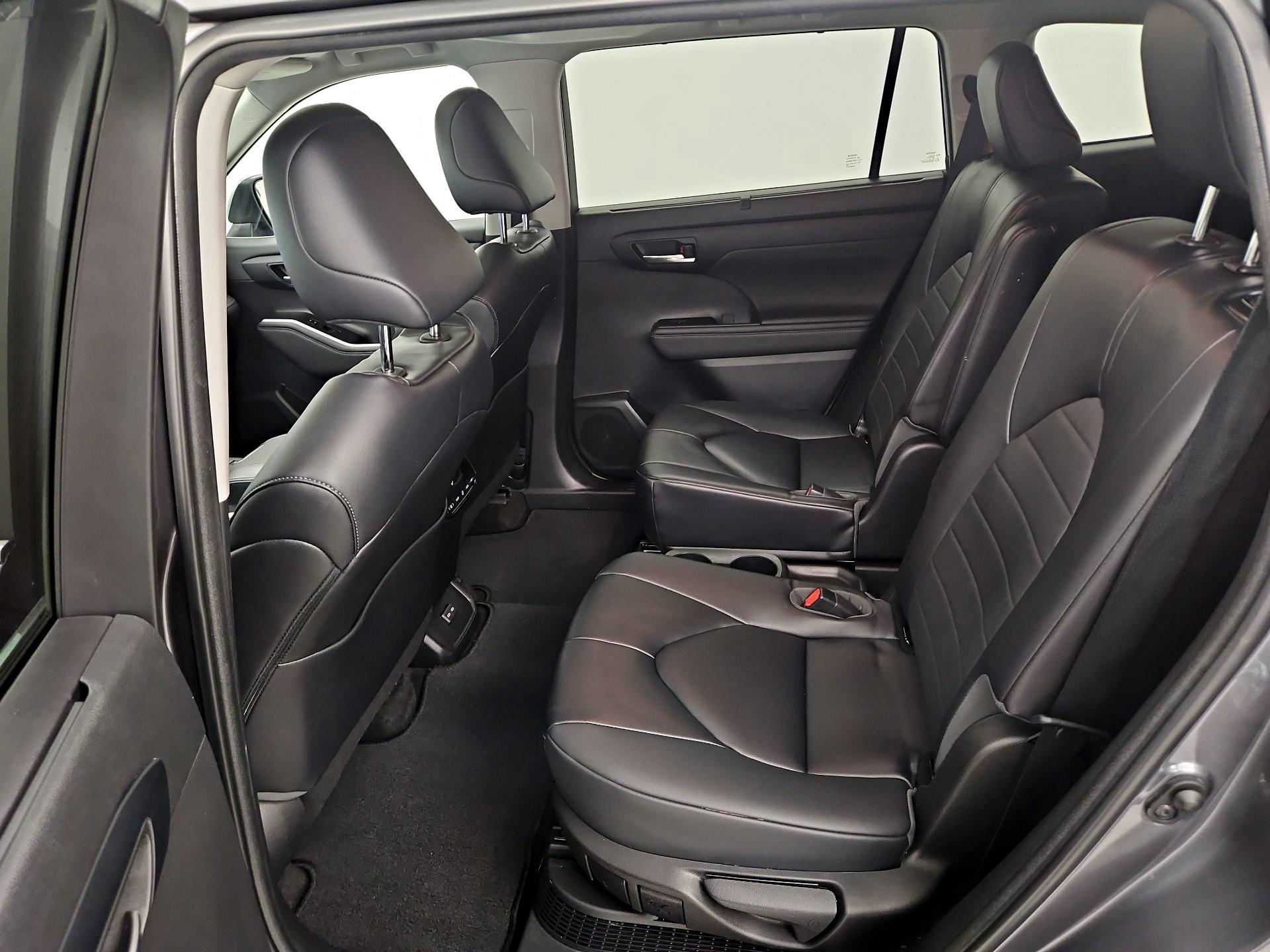 Thumbnail: 2023 Toyota Highlander - 20