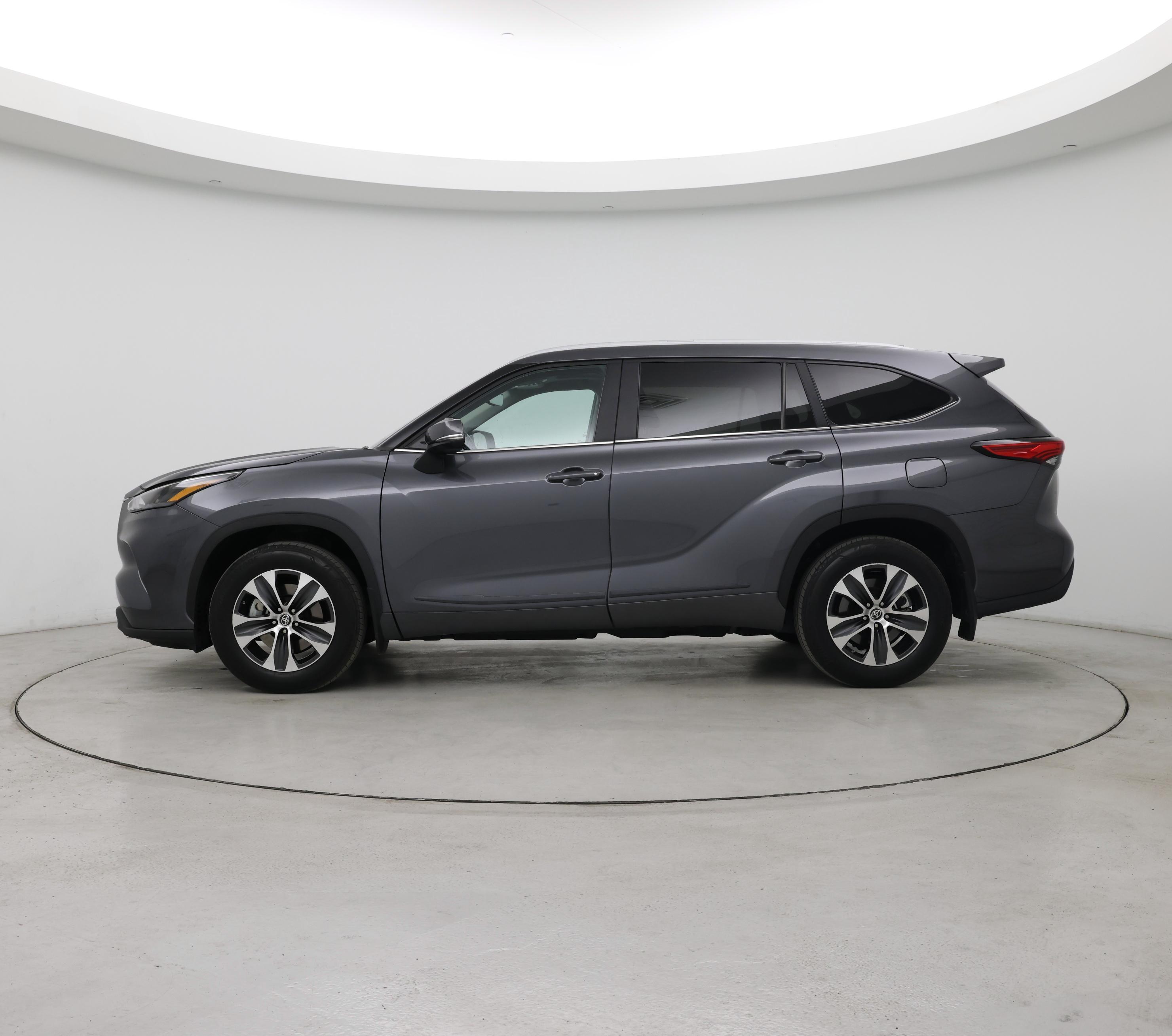 Thumbnail: 2023 Toyota Highlander - 3
