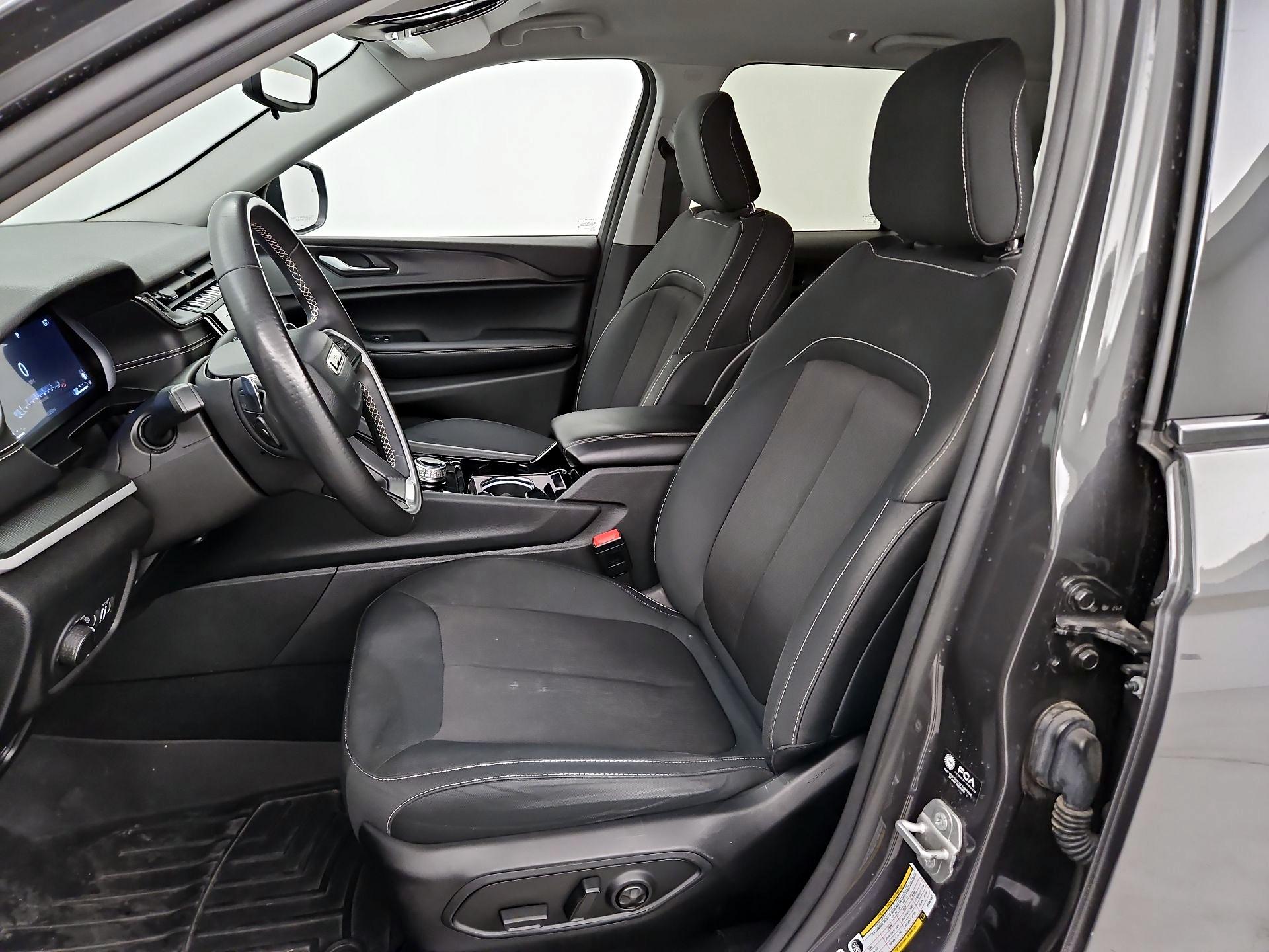 Thumbnail: 2023 Jeep Grand Cherokee - 11