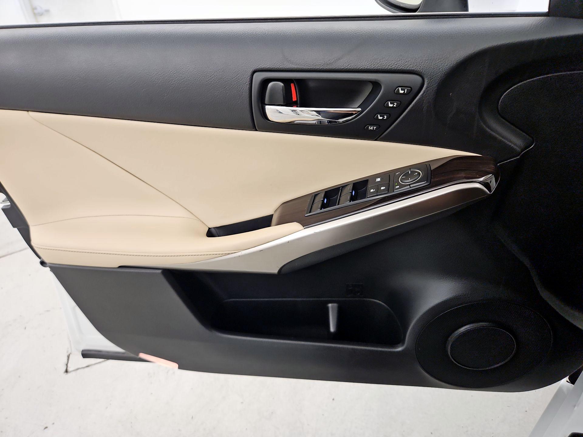 Thumbnail: 2014 Lexus IS - 12