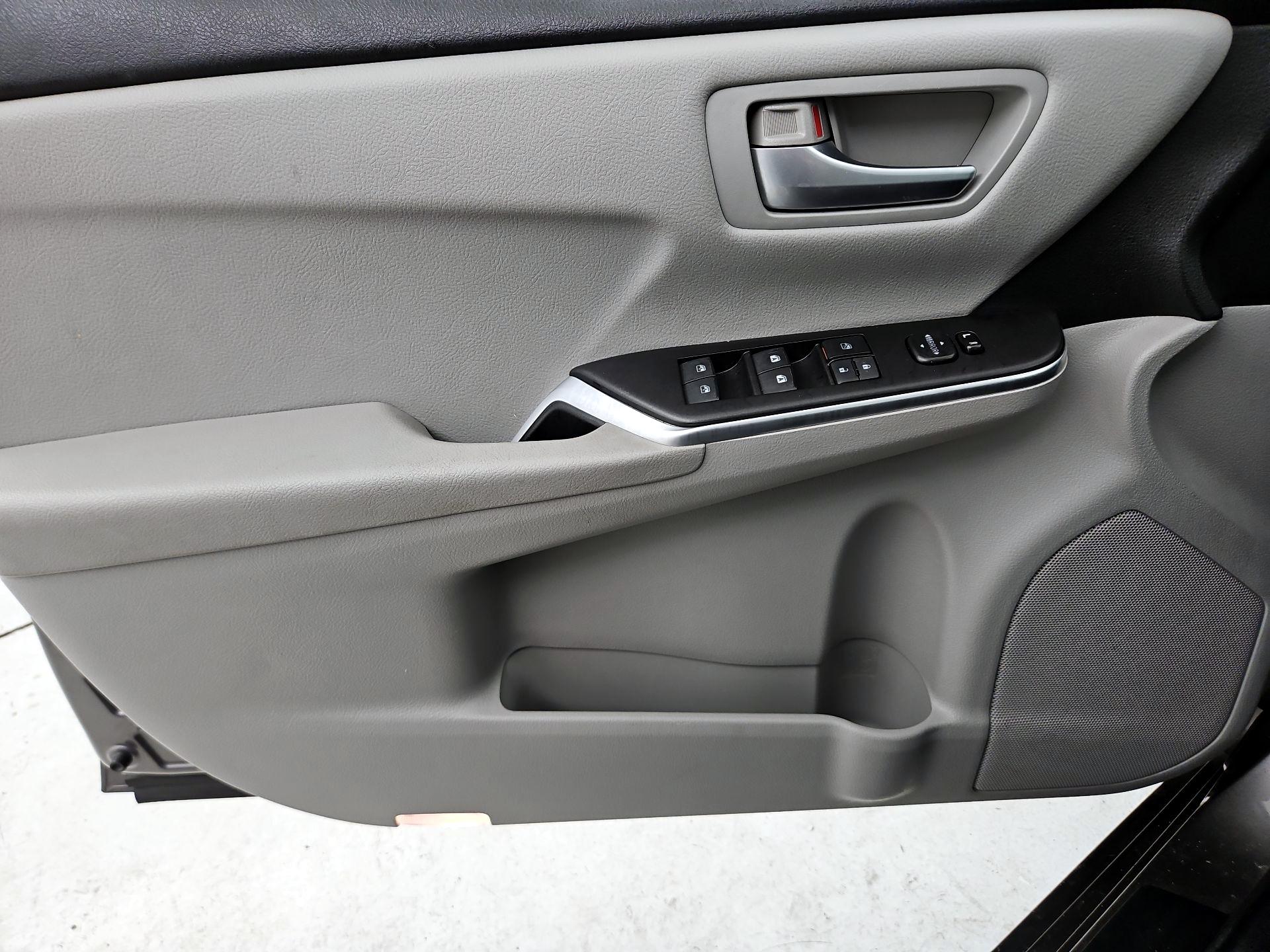 Thumbnail: 2015 Toyota Camry - 12