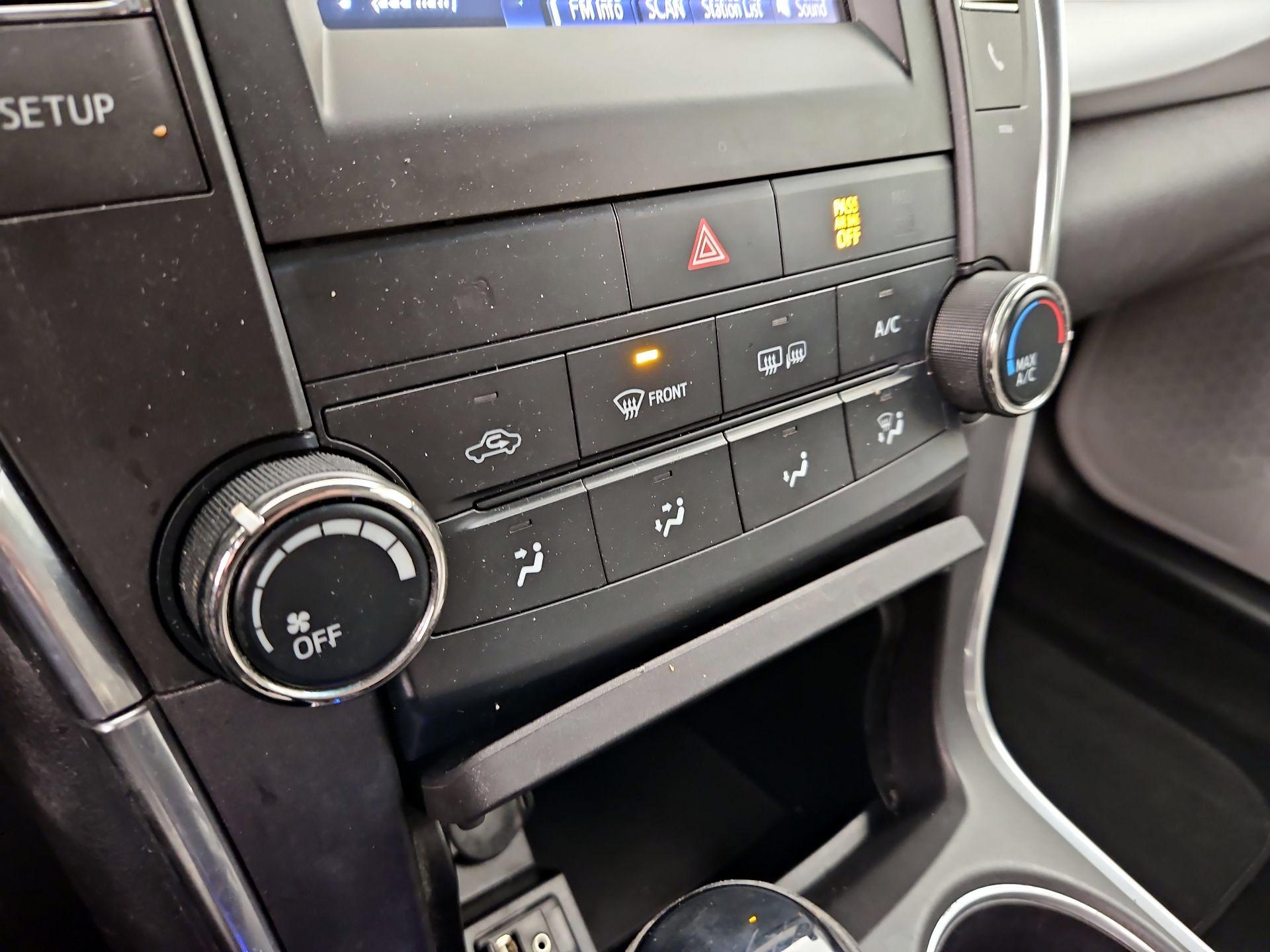 Thumbnail: 2015 Toyota Camry - 16