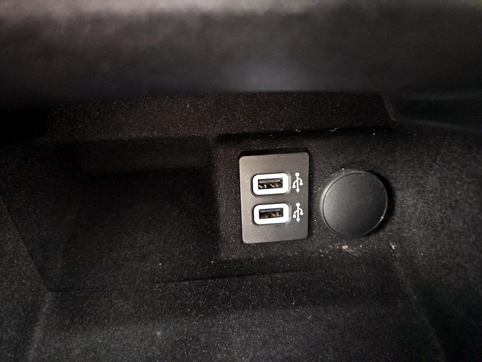 Thumbnail: 2020 Lincoln Continental - 19