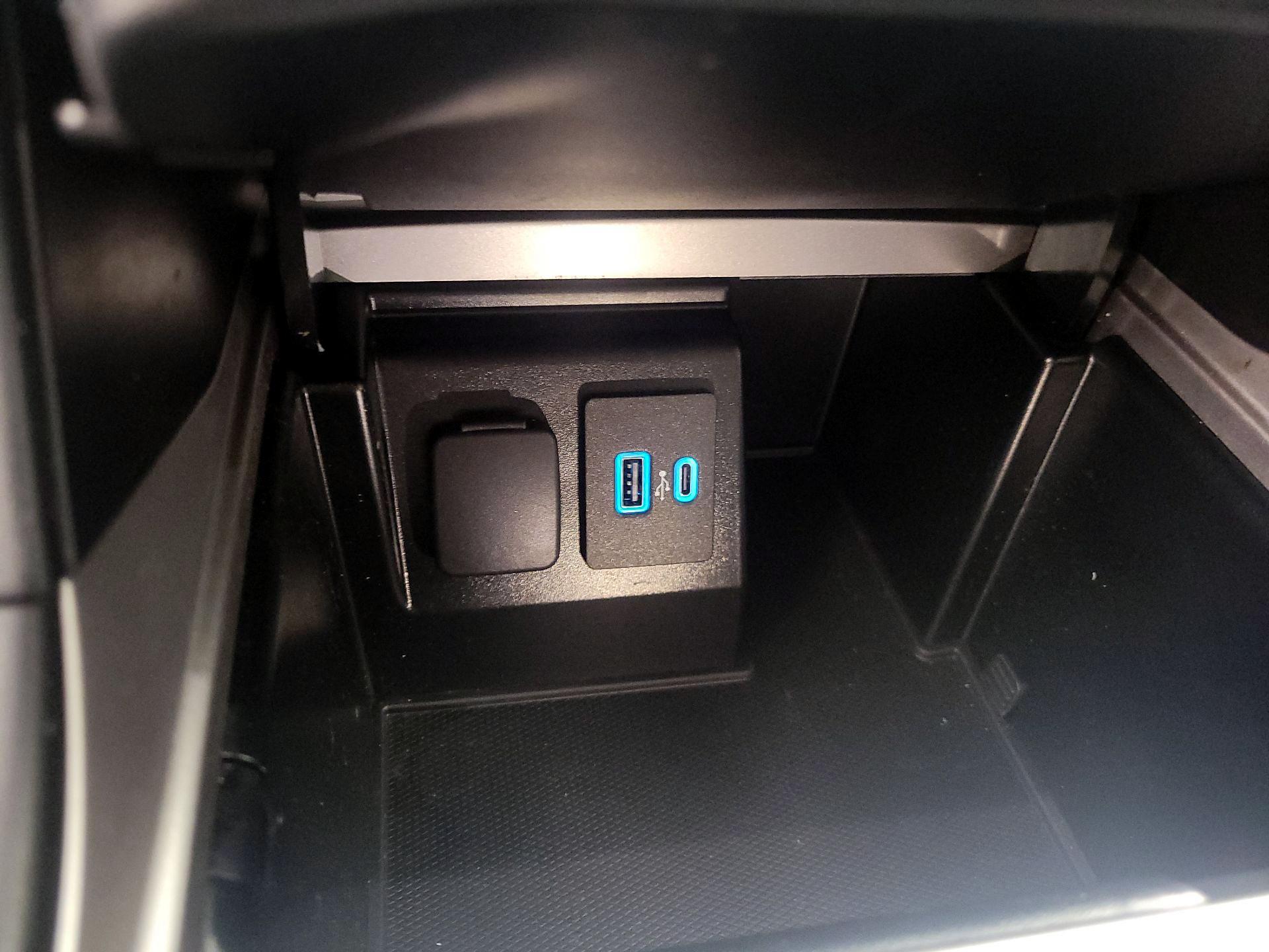 Thumbnail: 2020 Ford Explorer - 18