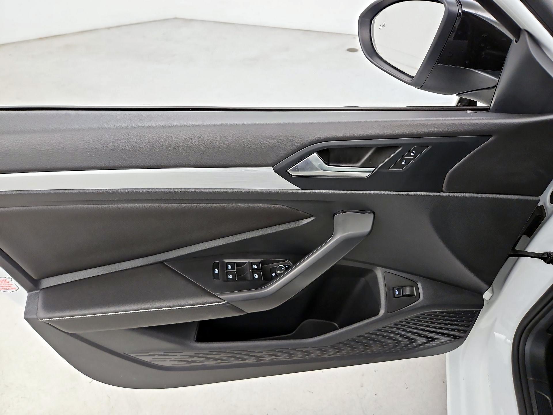 Thumbnail: 2025 Volkswagen Jetta - 12