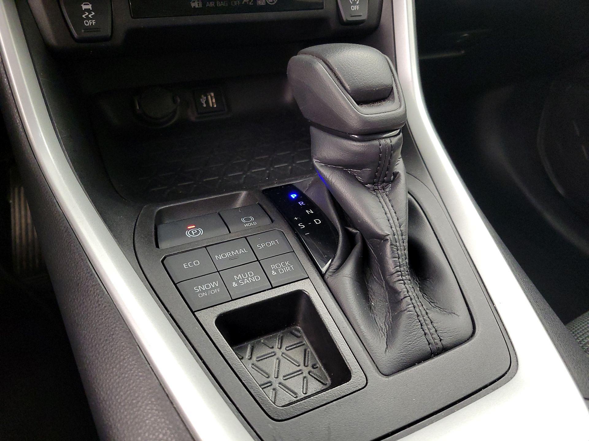 Thumbnail: 2024 Toyota RAV4 - 17