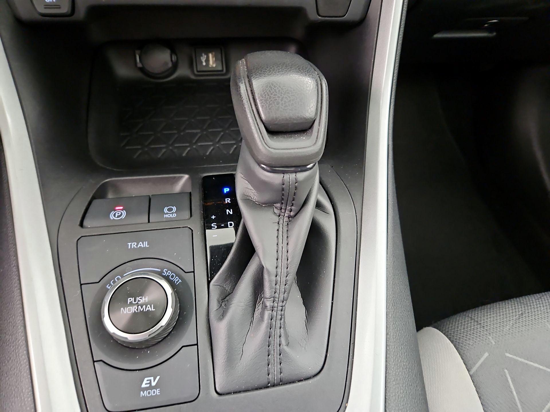 Thumbnail: 2024 Toyota RAV4 - 17