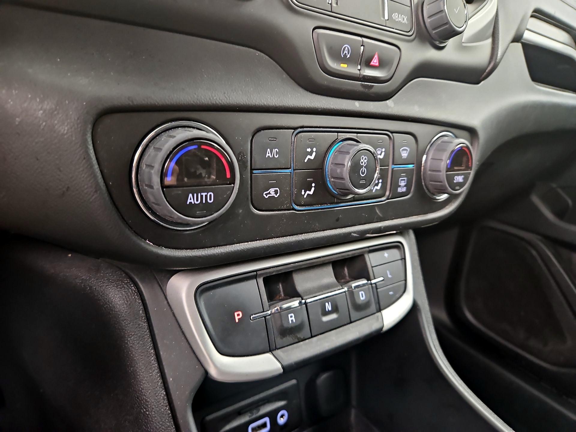 Thumbnail: 2022 GMC Terrain - 17