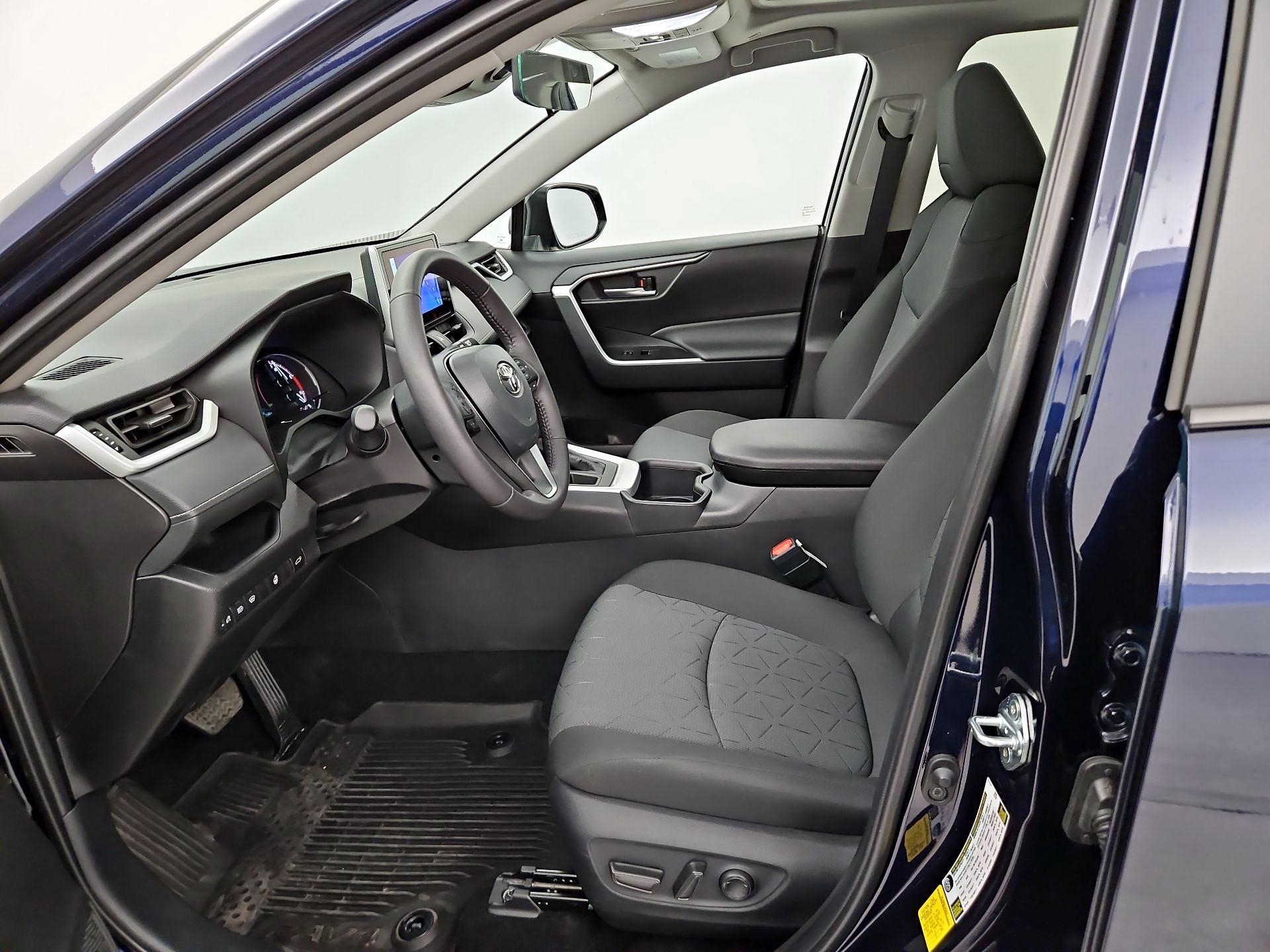 Thumbnail: 2025 Toyota RAV4 - 11