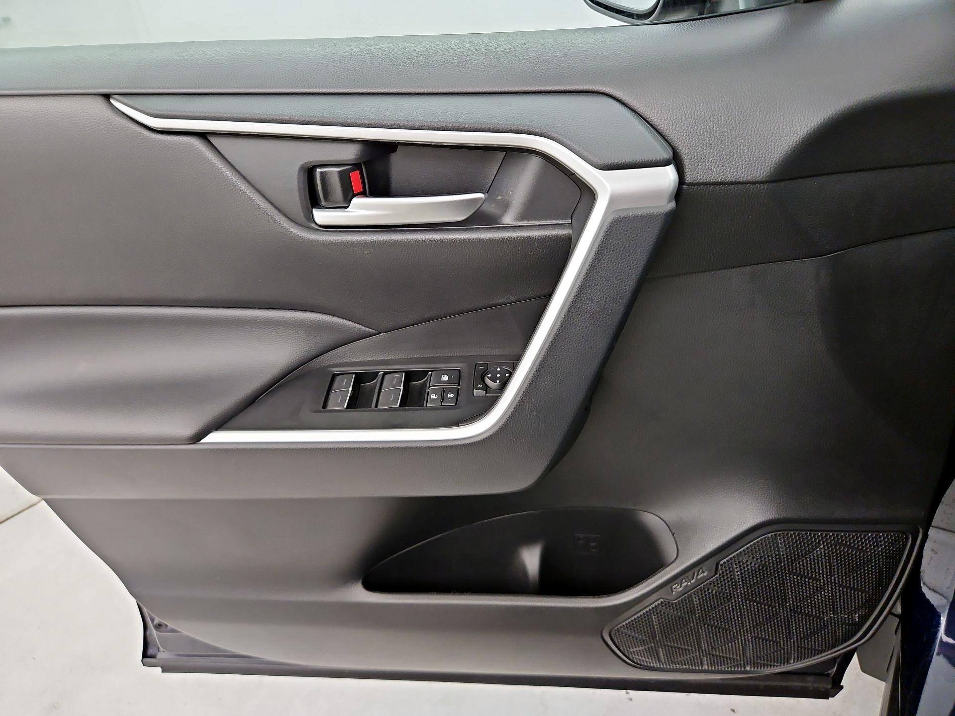 Thumbnail: 2025 Toyota RAV4 - 12