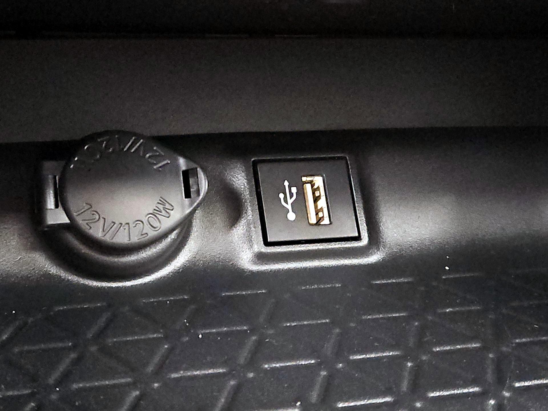 Thumbnail: 2025 Toyota RAV4 - 19