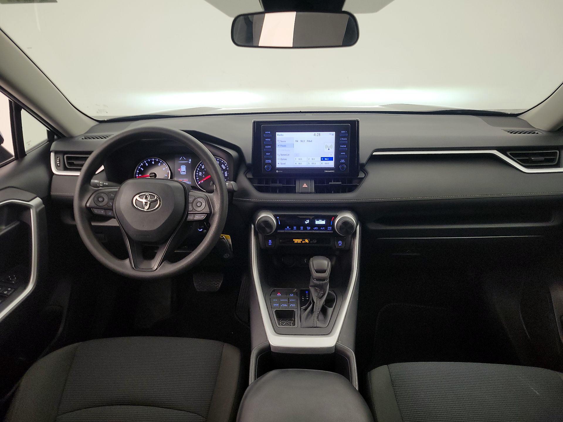 Thumbnail: 2022 Toyota RAV4 - 9