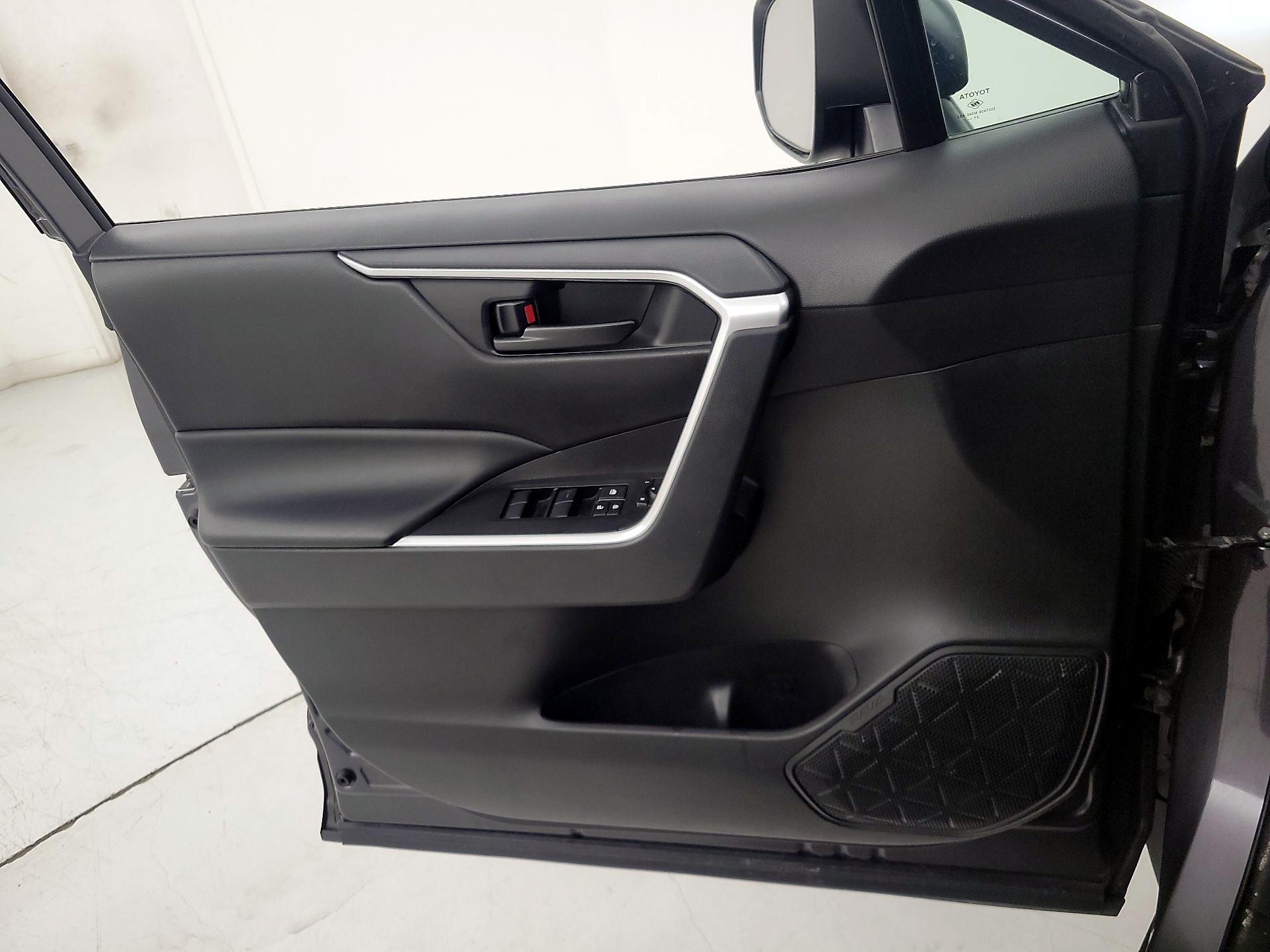 Thumbnail: 2022 Toyota RAV4 - 12