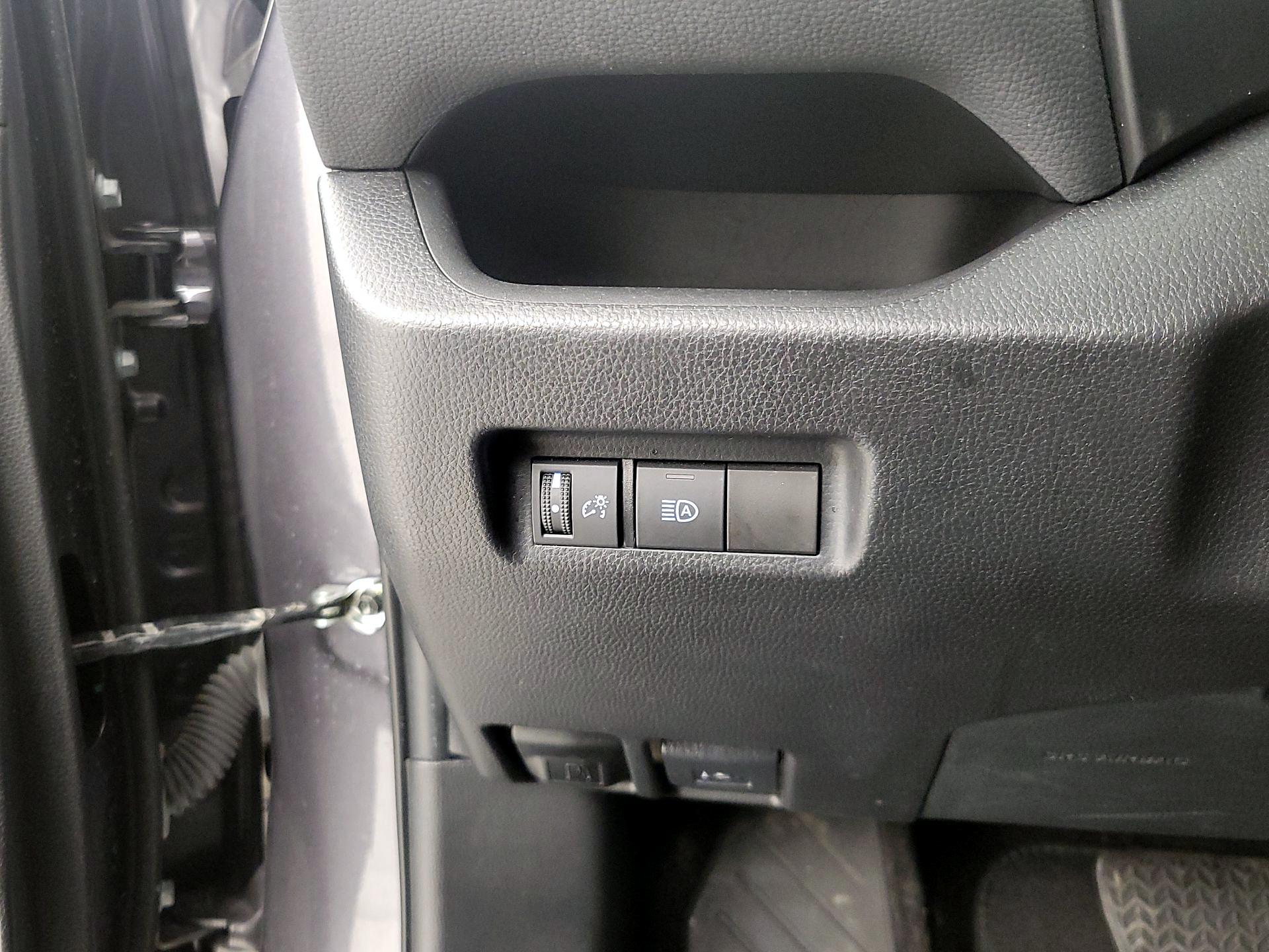 Thumbnail: 2022 Toyota RAV4 - 13