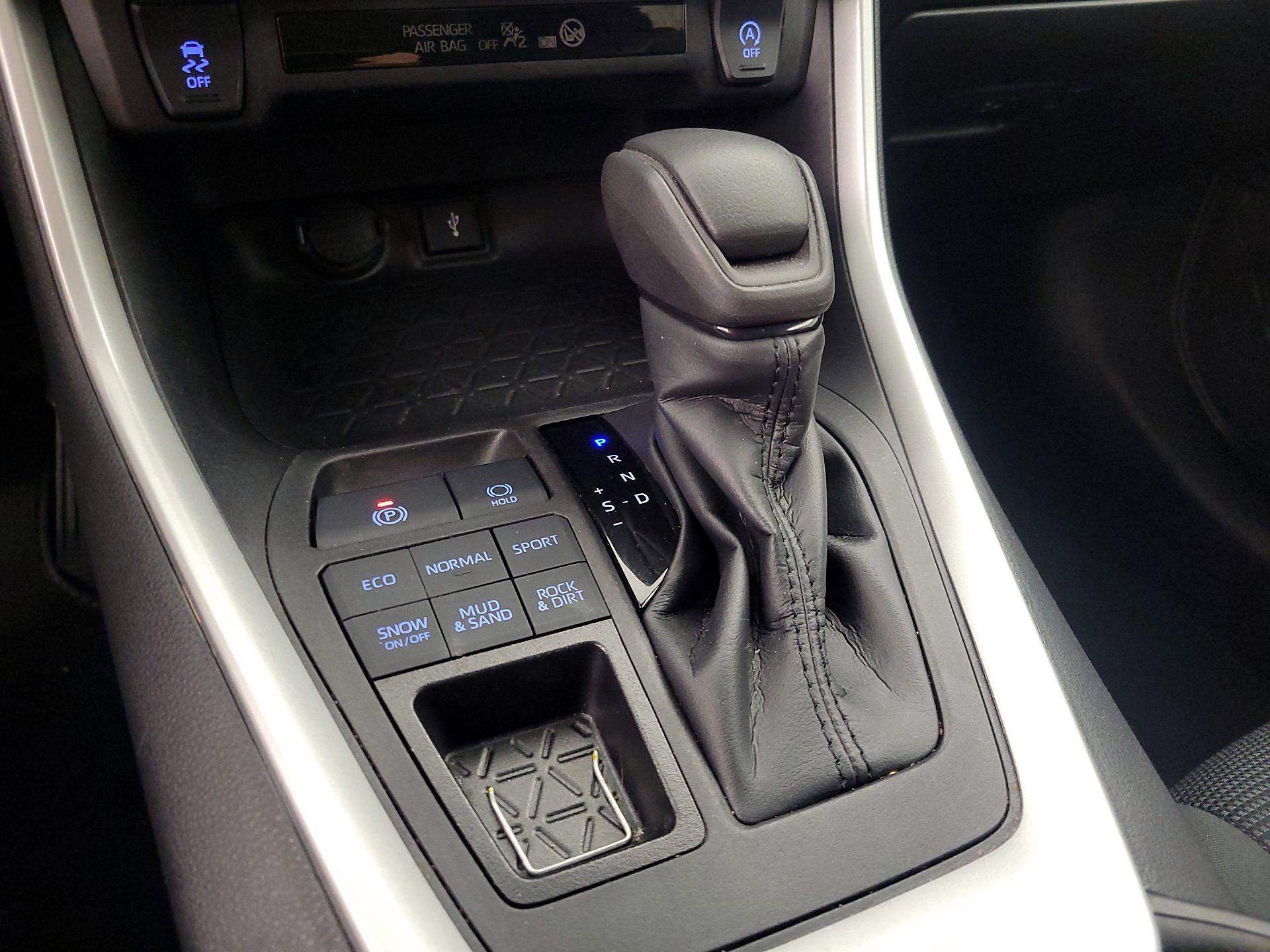 Thumbnail: 2022 Toyota RAV4 - 17