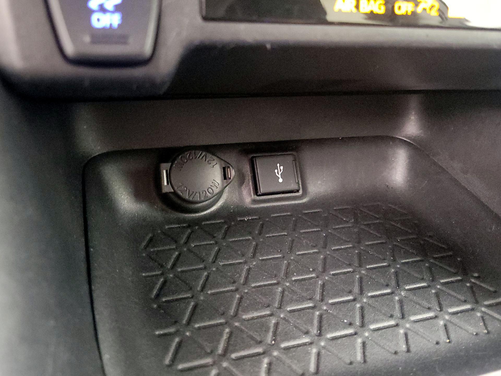 Thumbnail: 2022 Toyota RAV4 - 18