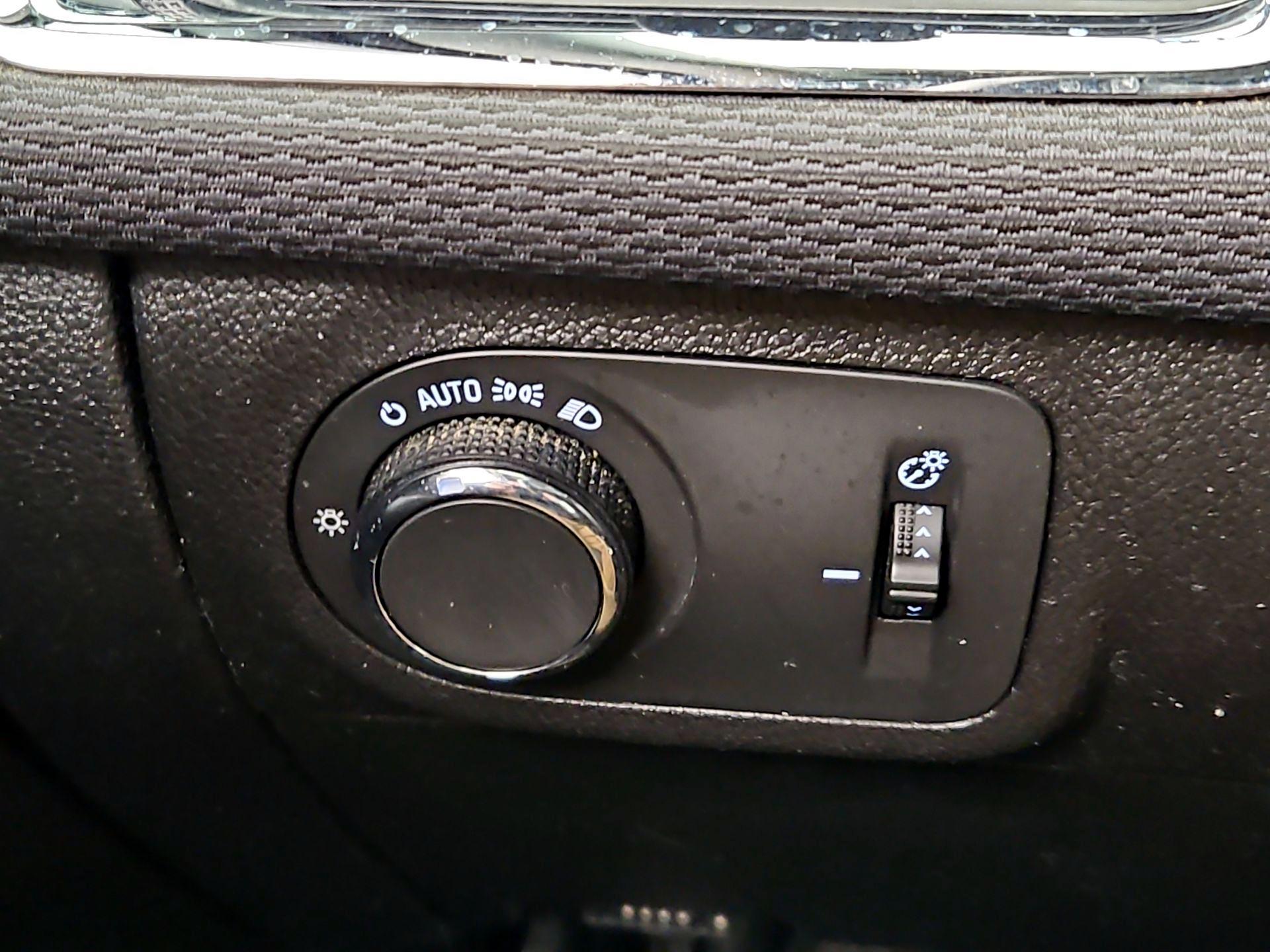 Thumbnail: 2019 Chevrolet Cruze - 13