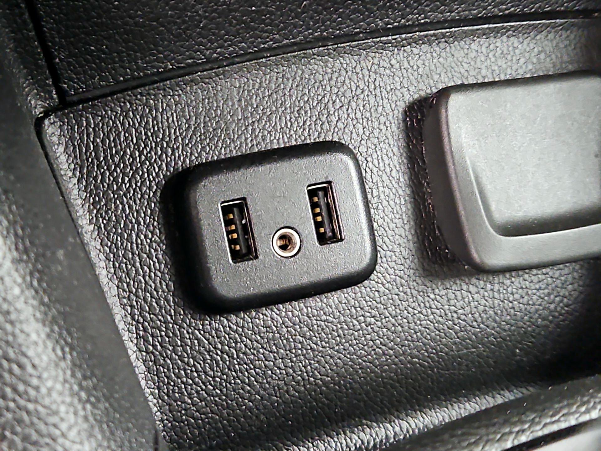 Thumbnail: 2019 Chevrolet Cruze - 18