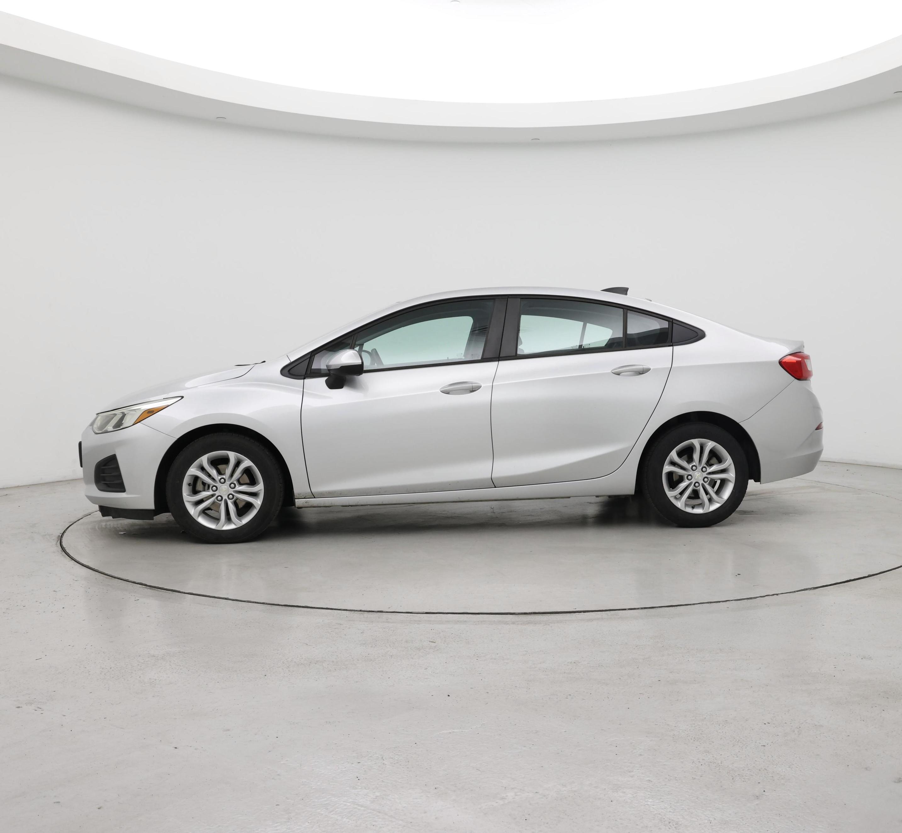 Thumbnail: 2019 Chevrolet Cruze - 3