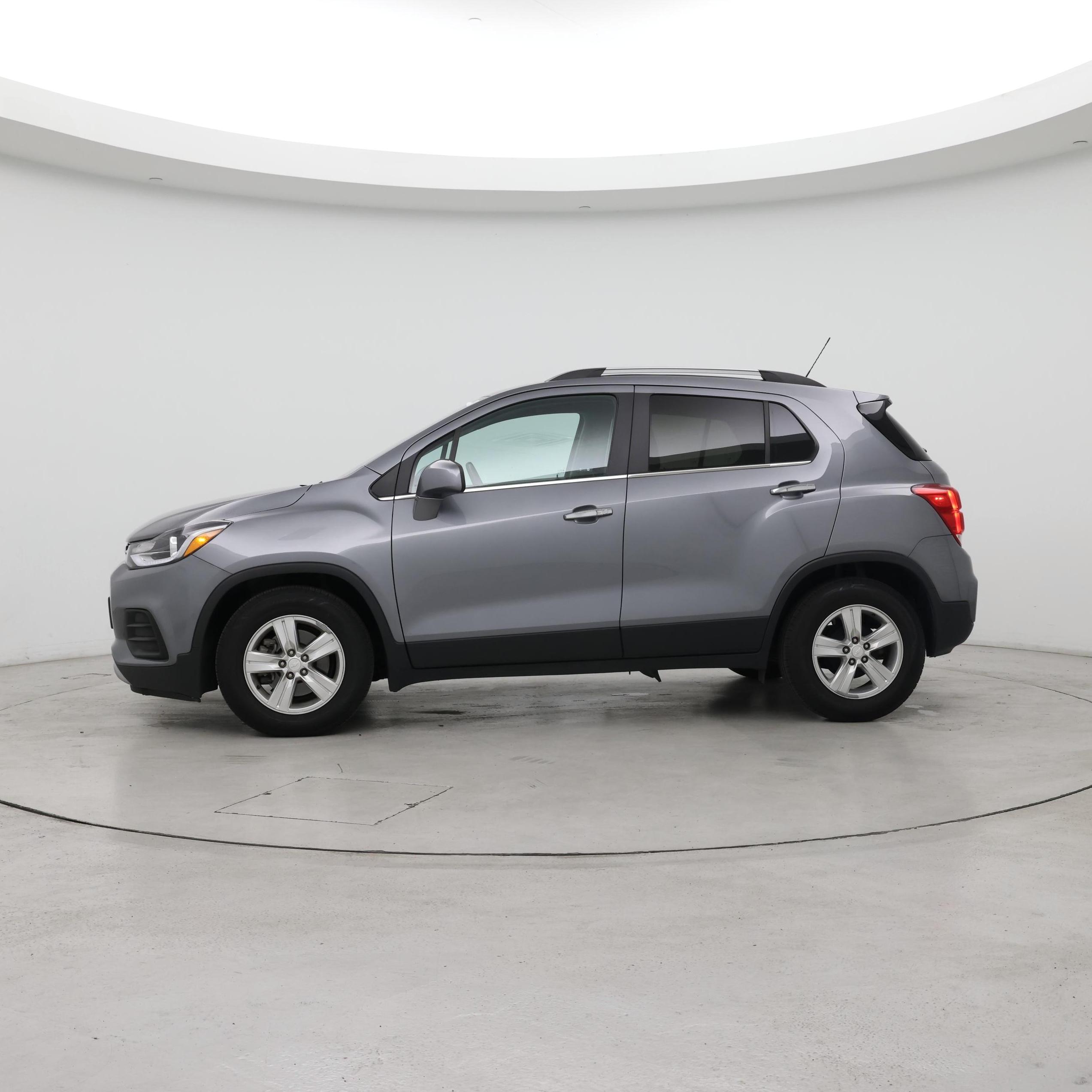 Thumbnail: 2020 Chevrolet Trax - 3