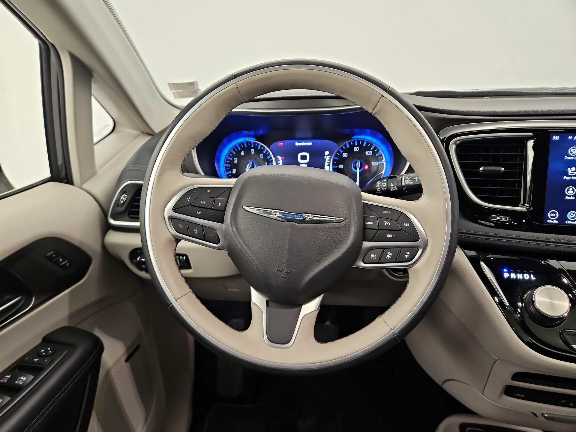 Thumbnail: 2019 Chrysler Pacifica - 10