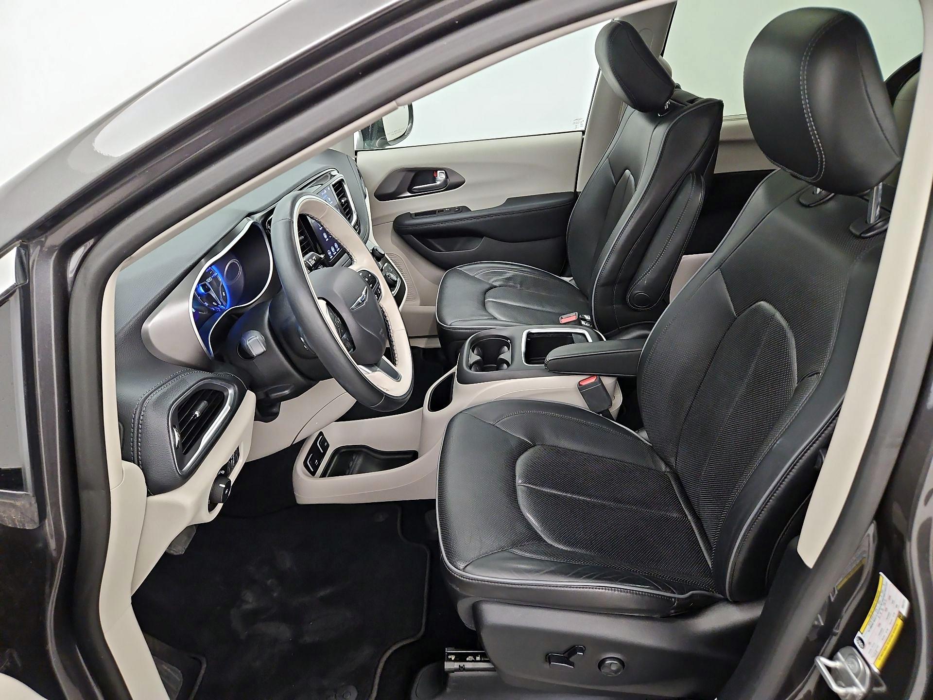 Thumbnail: 2019 Chrysler Pacifica - 11