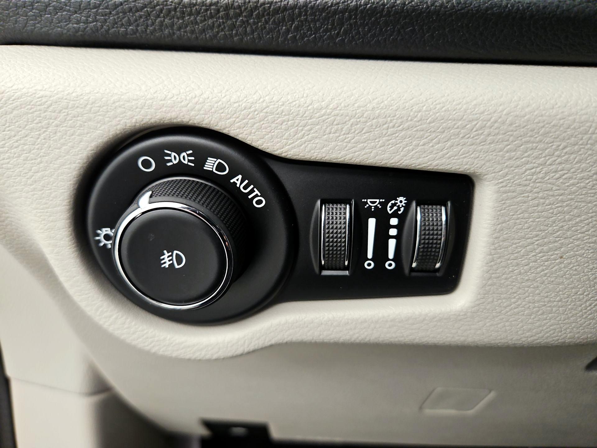 Thumbnail: 2019 Chrysler Pacifica - 13