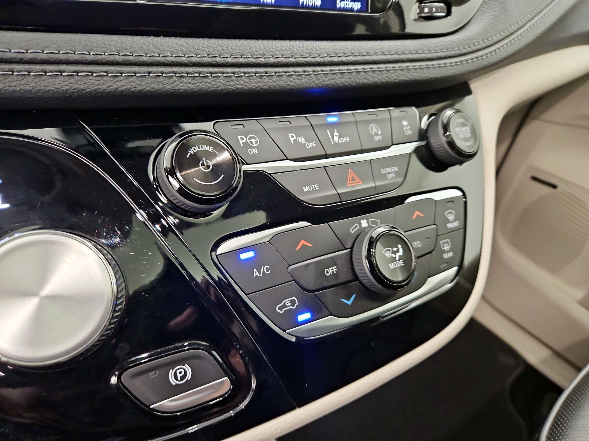 Thumbnail: 2019 Chrysler Pacifica - 16