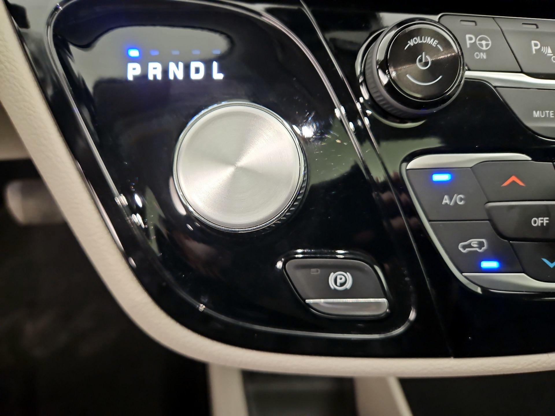 Thumbnail: 2019 Chrysler Pacifica - 17