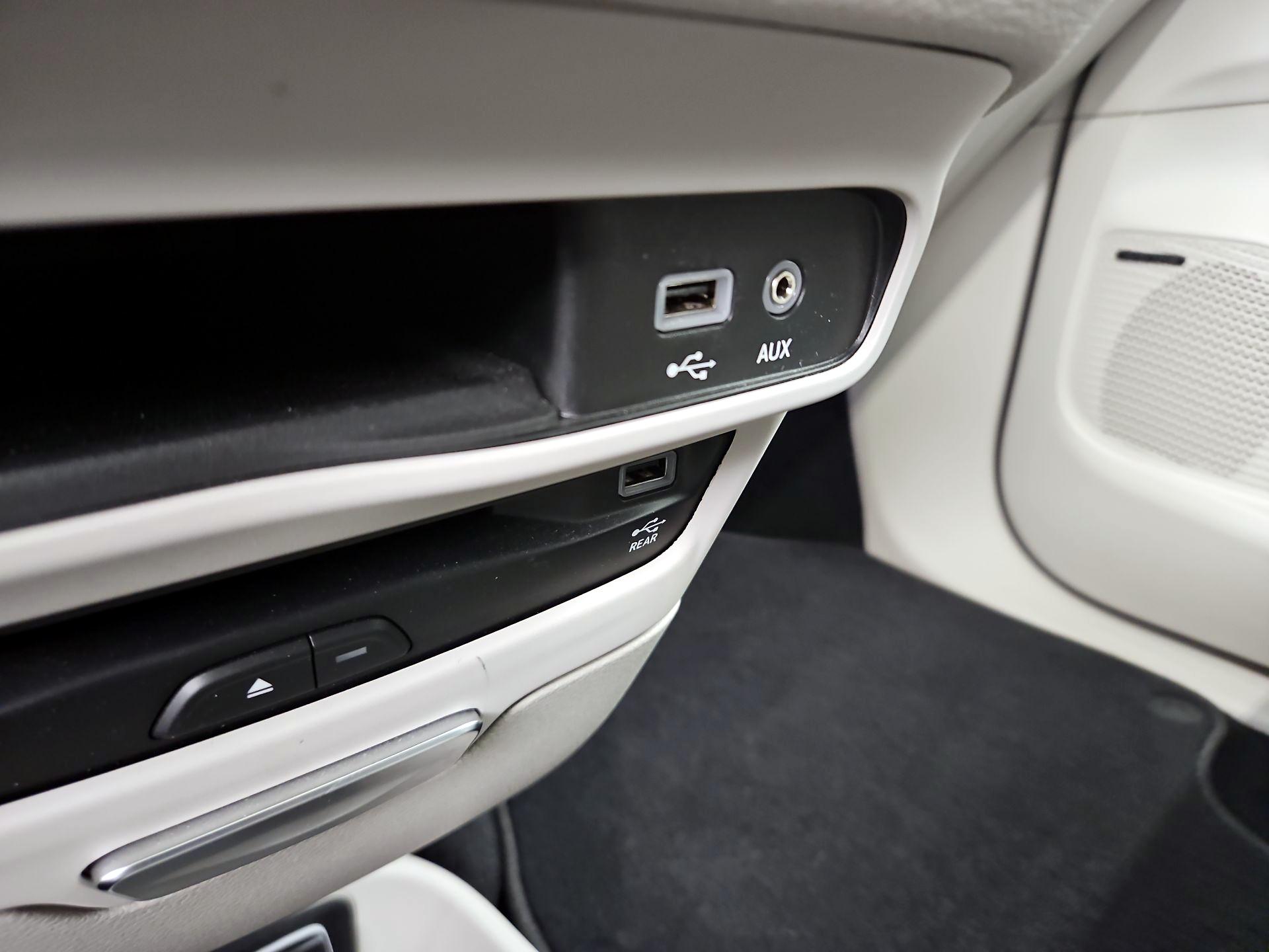 Thumbnail: 2019 Chrysler Pacifica - 18