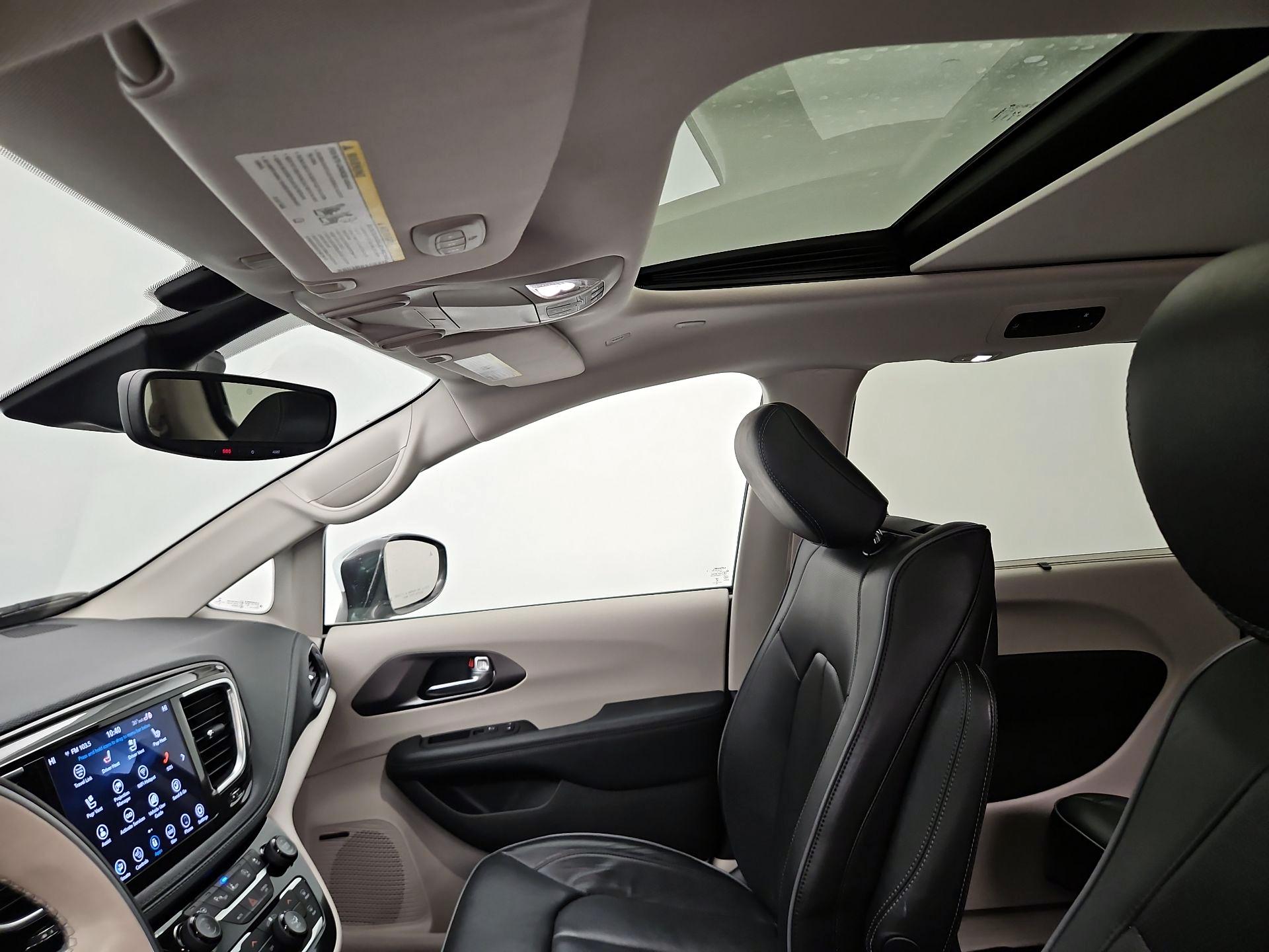 Thumbnail: 2019 Chrysler Pacifica - 19