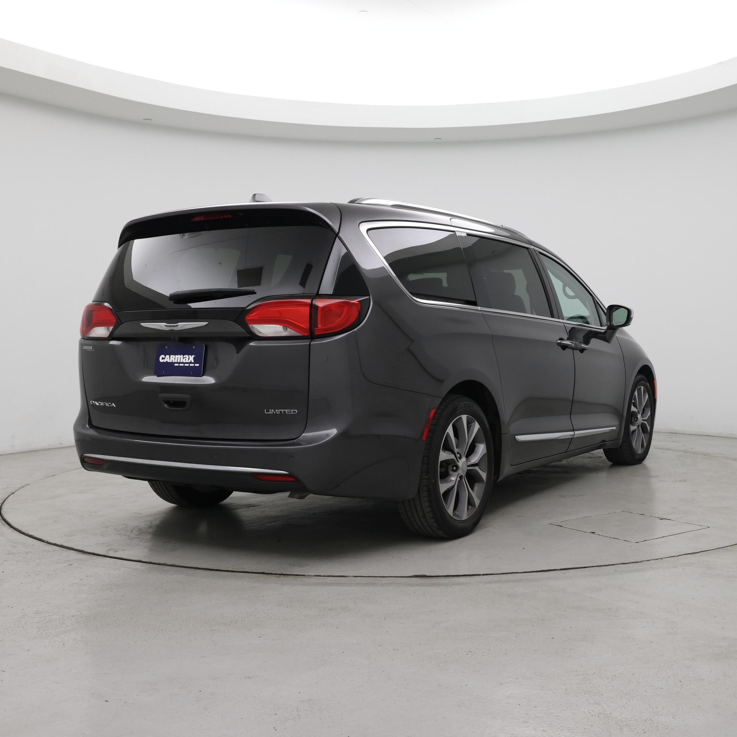 Thumbnail: 2019 Chrysler Pacifica - 8