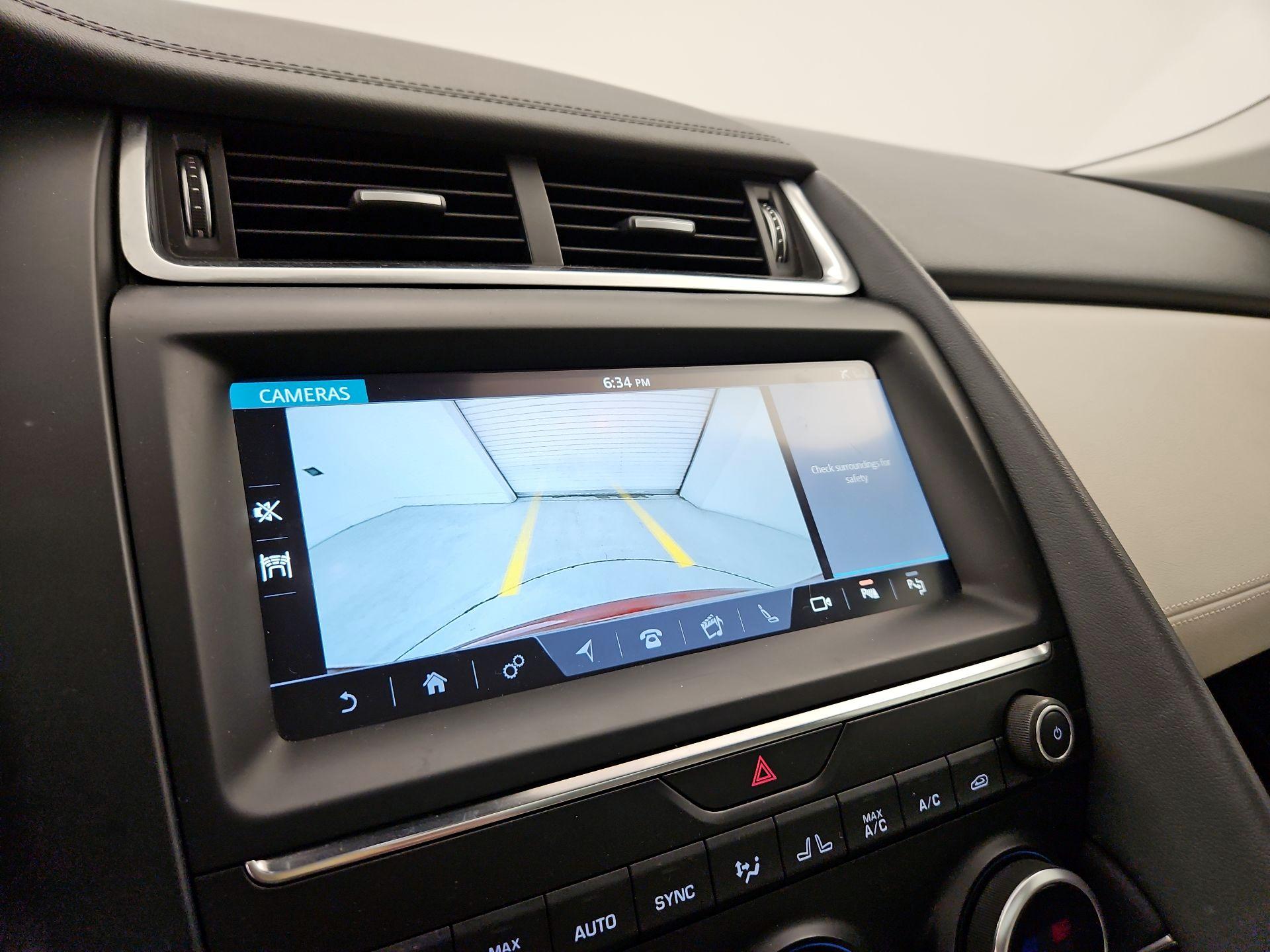 Thumbnail: 2019 Jaguar E-Pace - 15