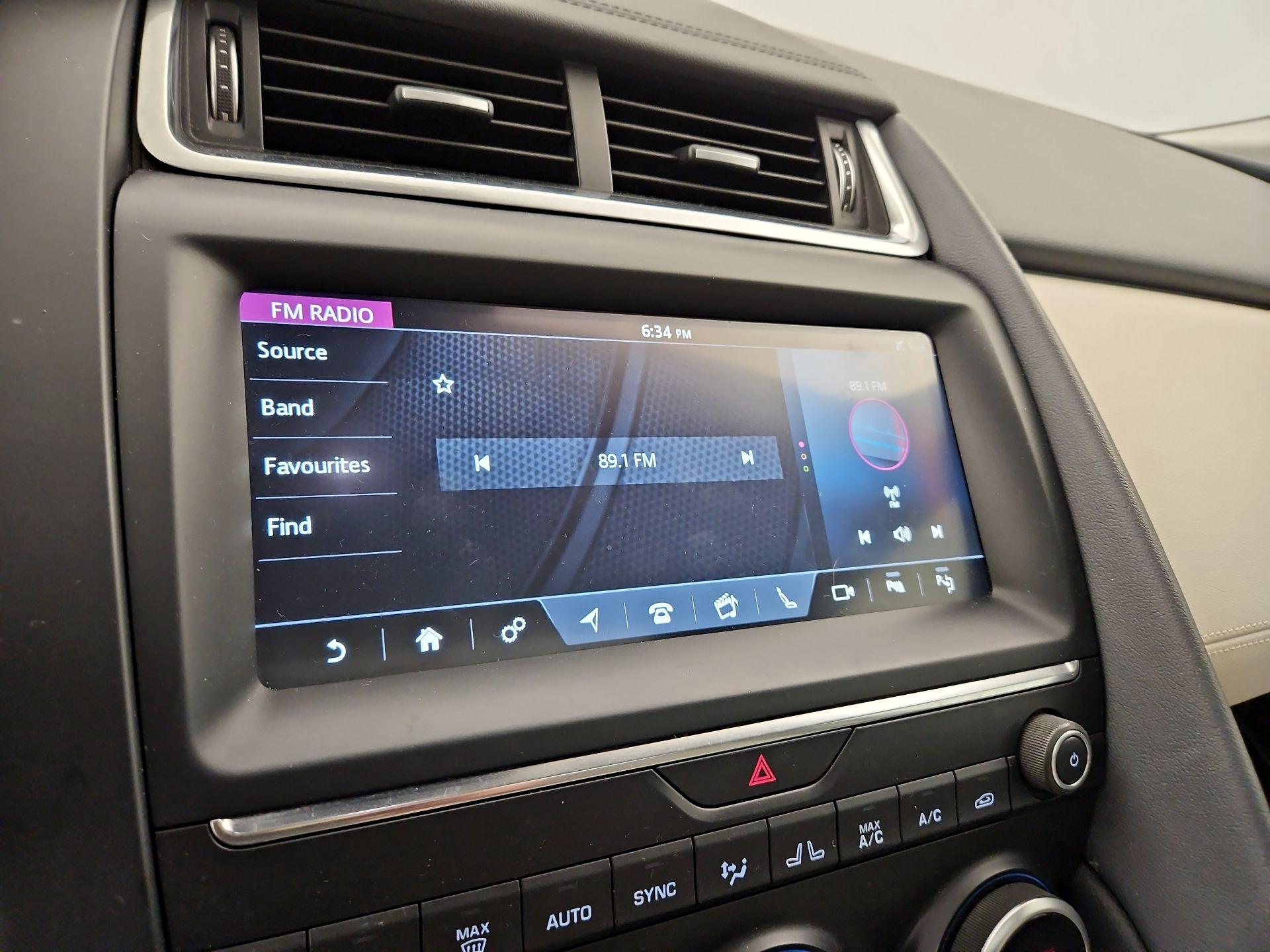 Thumbnail: 2019 Jaguar E-Pace - 16