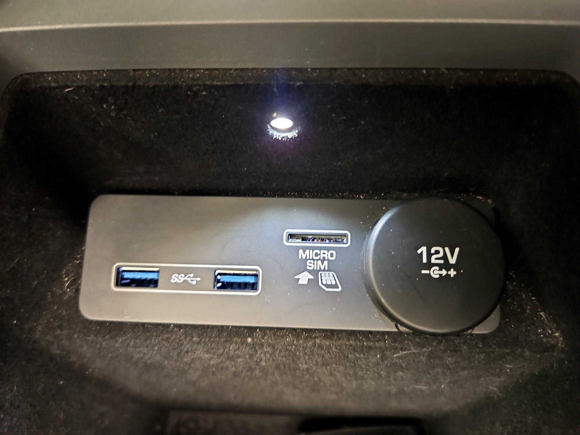 Thumbnail: 2019 Jaguar E-Pace - 19