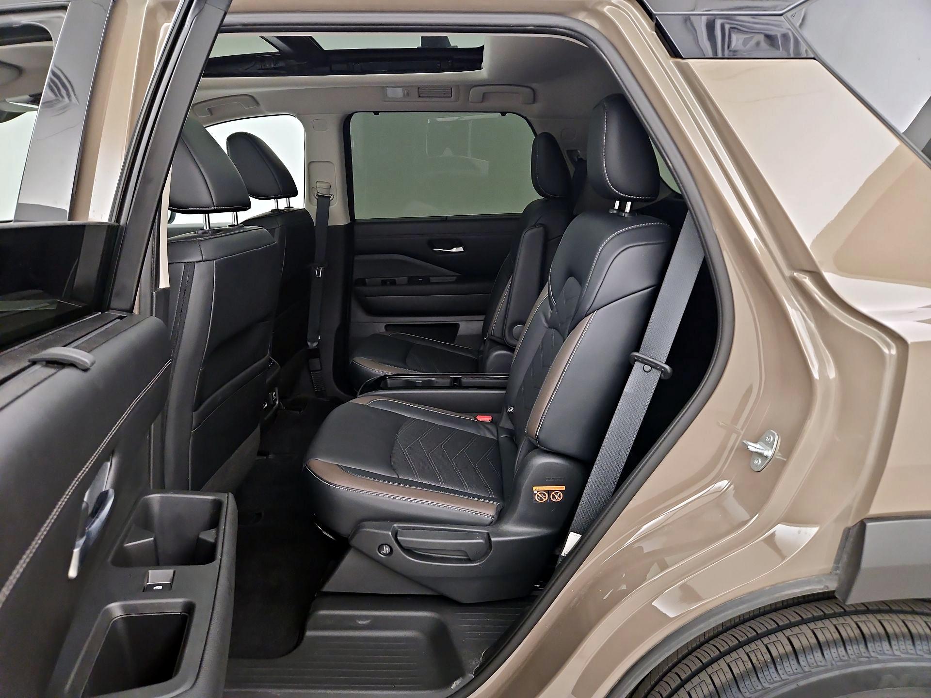 Thumbnail: 2023 Nissan Pathfinder - 20