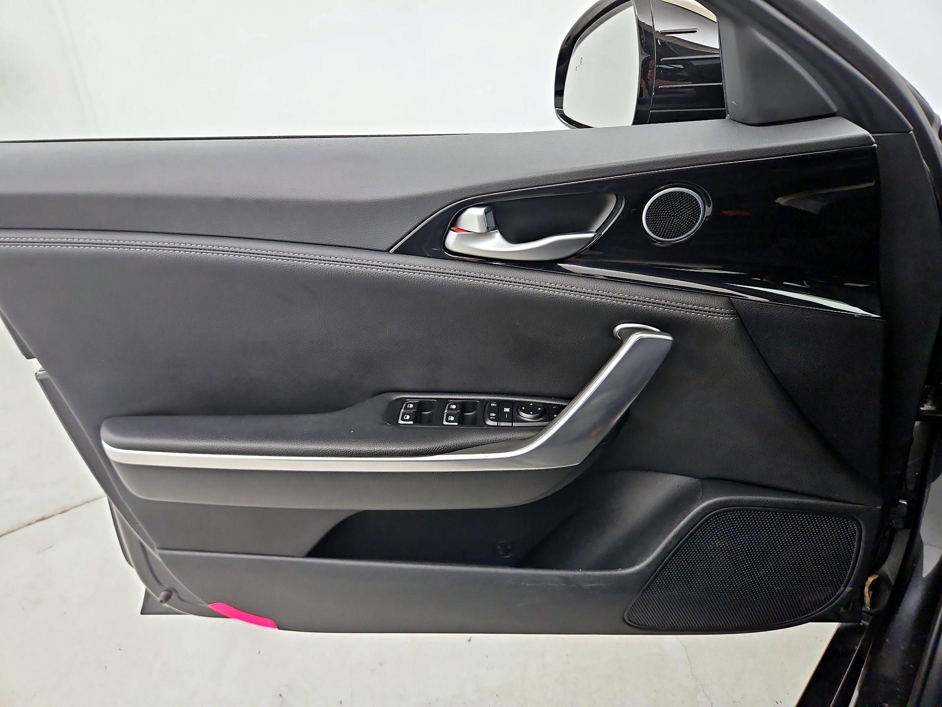 Thumbnail: 2022 Kia Stinger - 12