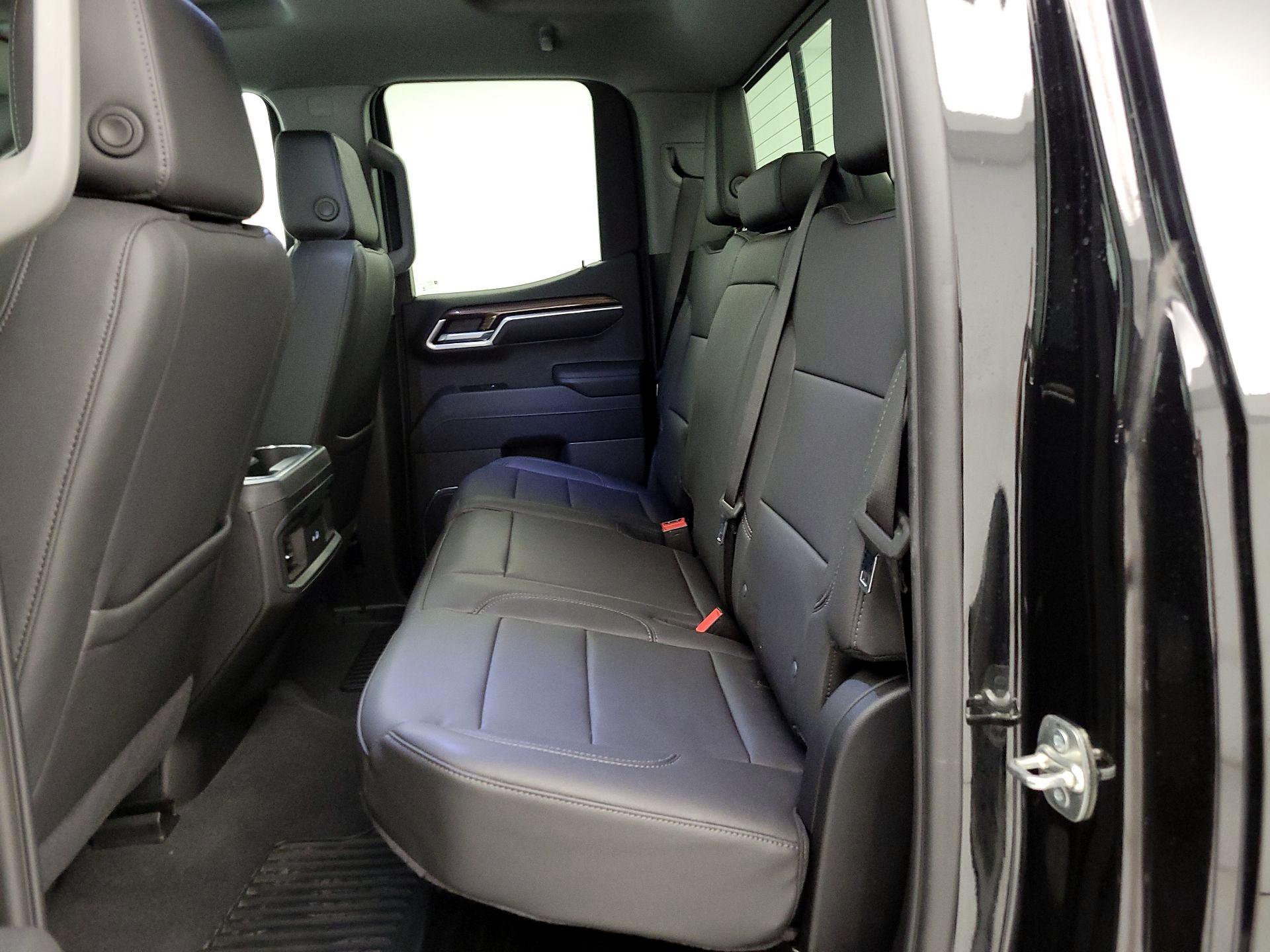 Thumbnail: 2025 Chevrolet Silverado 1500 - 20