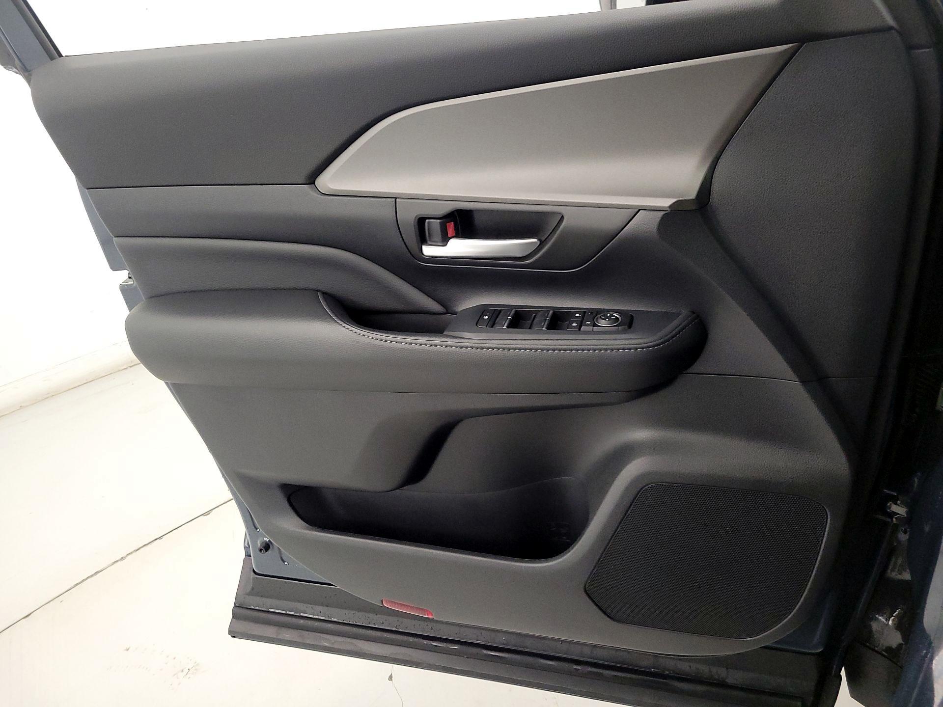 Thumbnail: 2025 Toyota Grand Highlander - 12