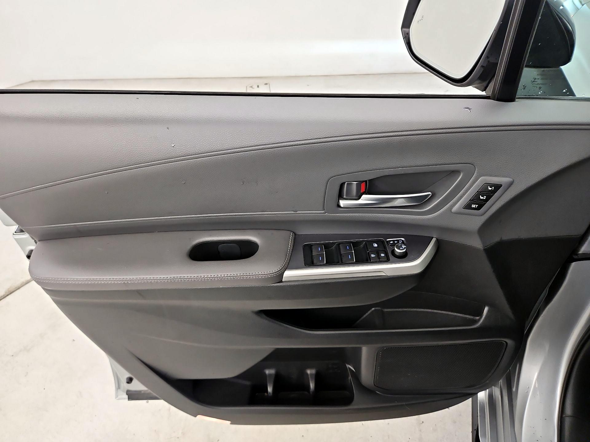 Thumbnail: 2023 Toyota Sienna - 12