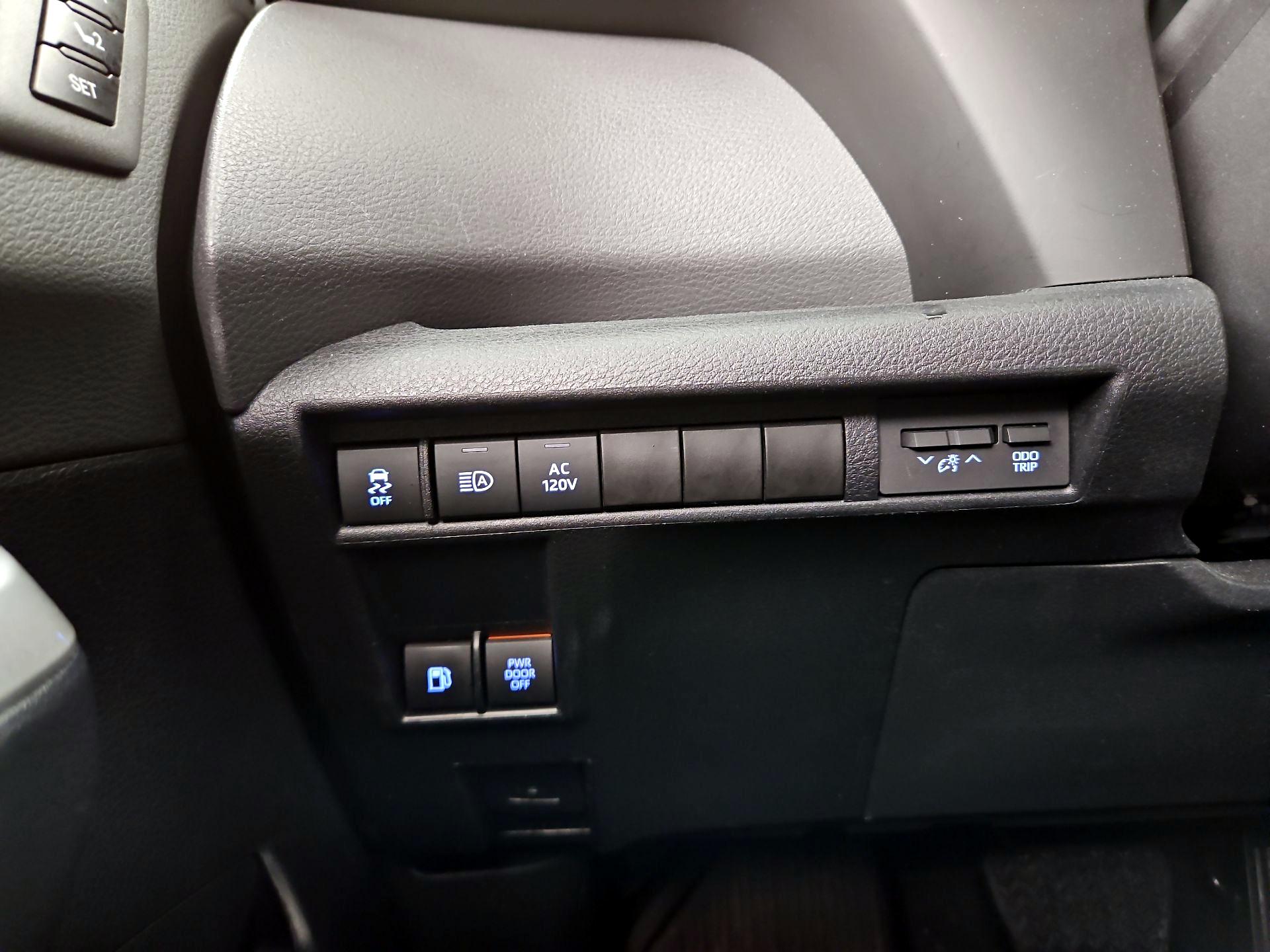 Thumbnail: 2023 Toyota Sienna - 13