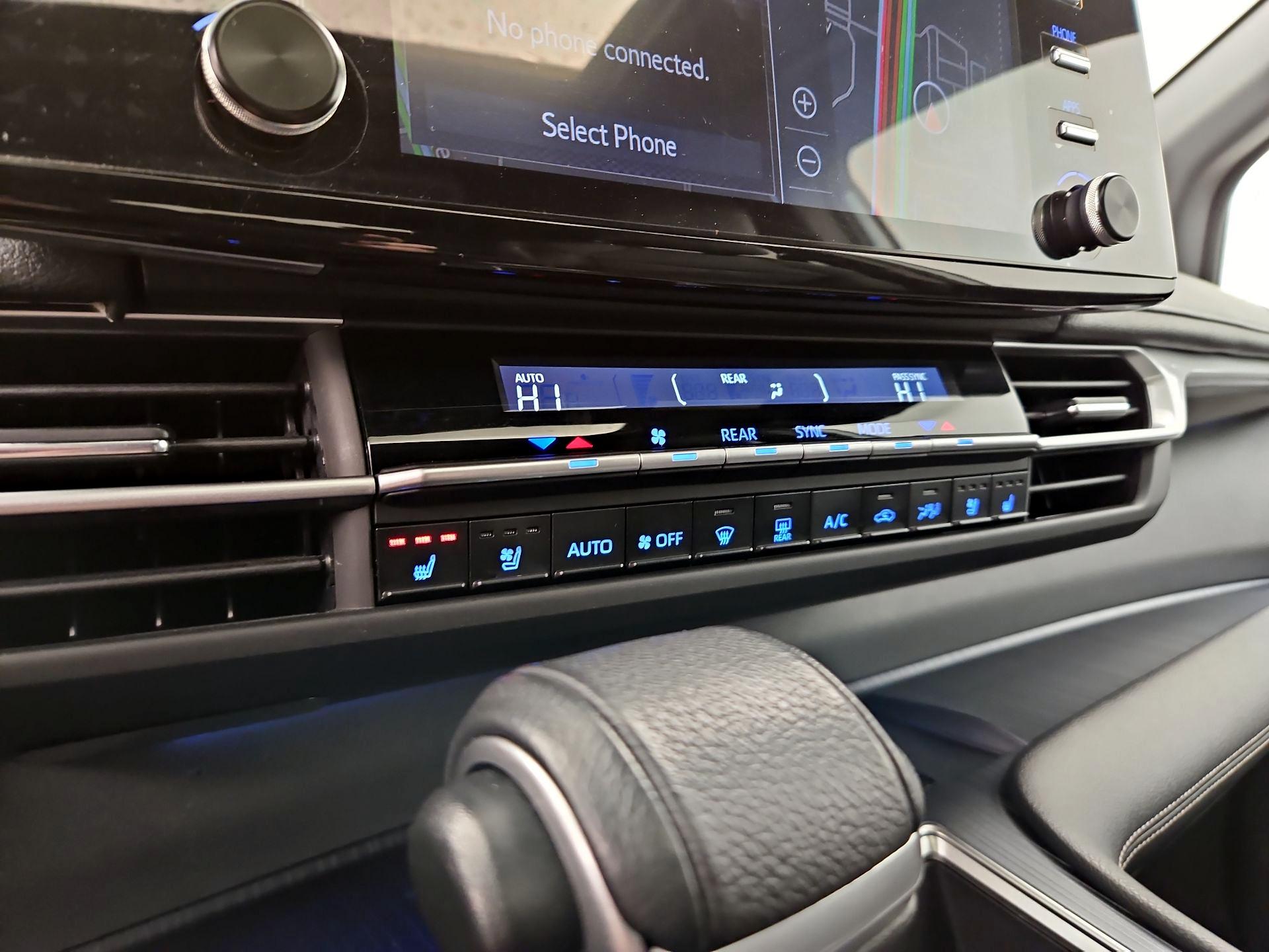 Thumbnail: 2023 Toyota Sienna - 17