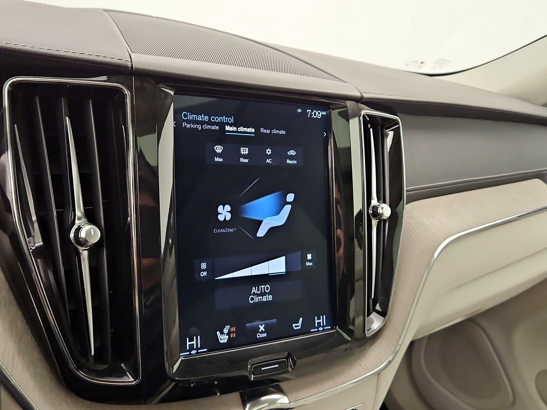 Thumbnail: 2018 Volvo XC60 - 17