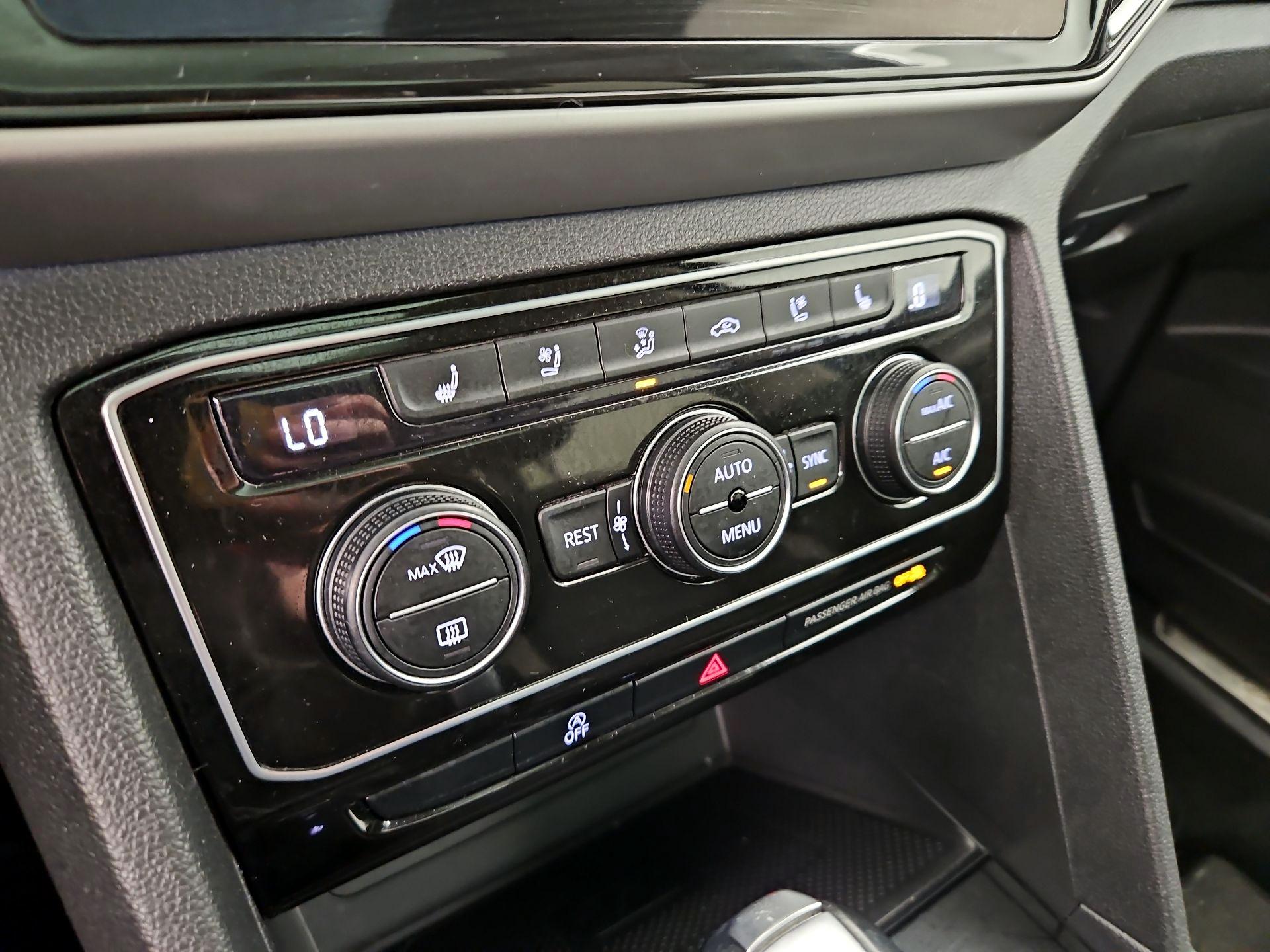 Thumbnail: 2023 Volkswagen Atlas - 16