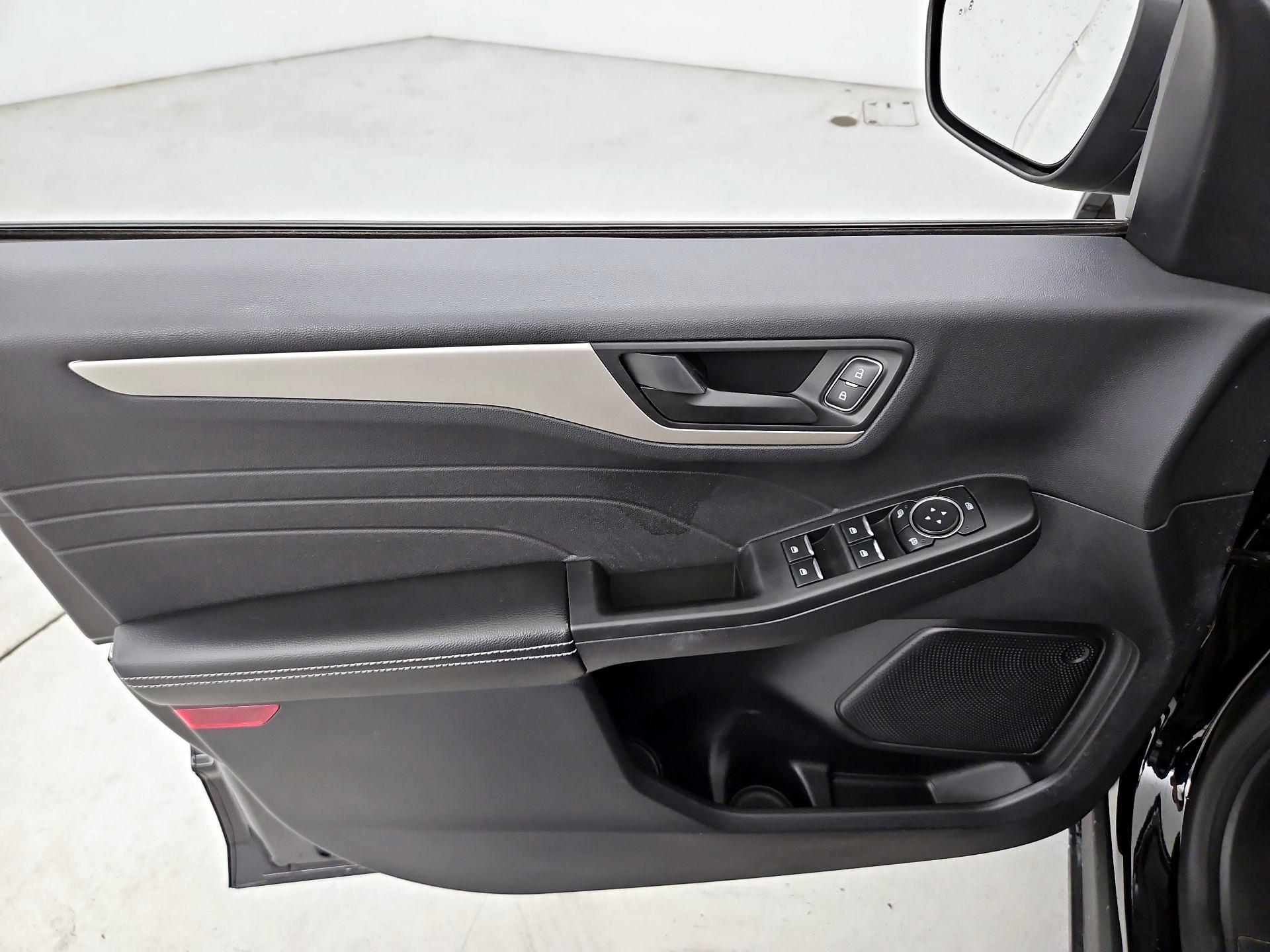 Thumbnail: 2022 Ford Escape - 12