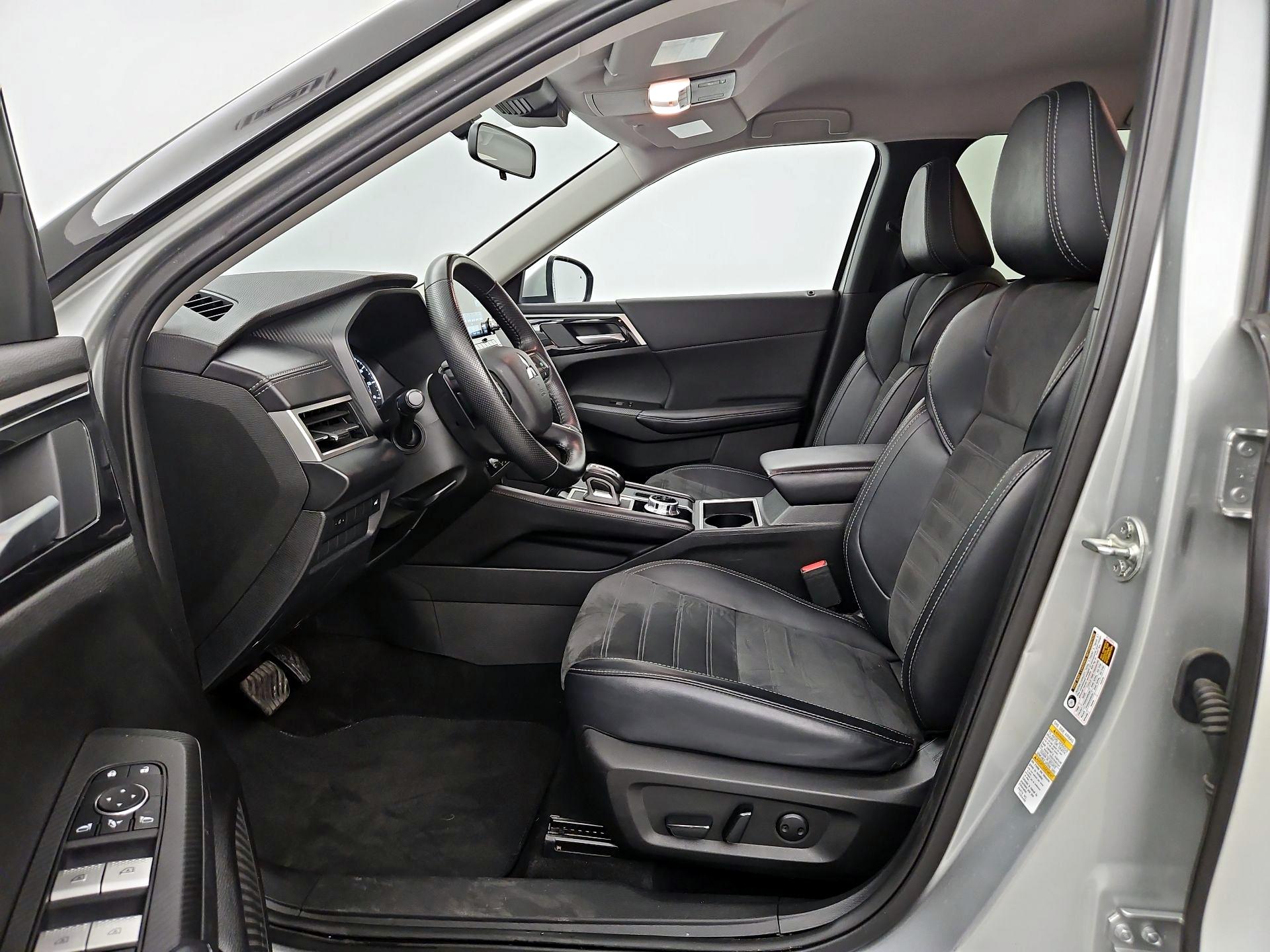 Thumbnail: 2024 Mitsubishi Outlander - 11