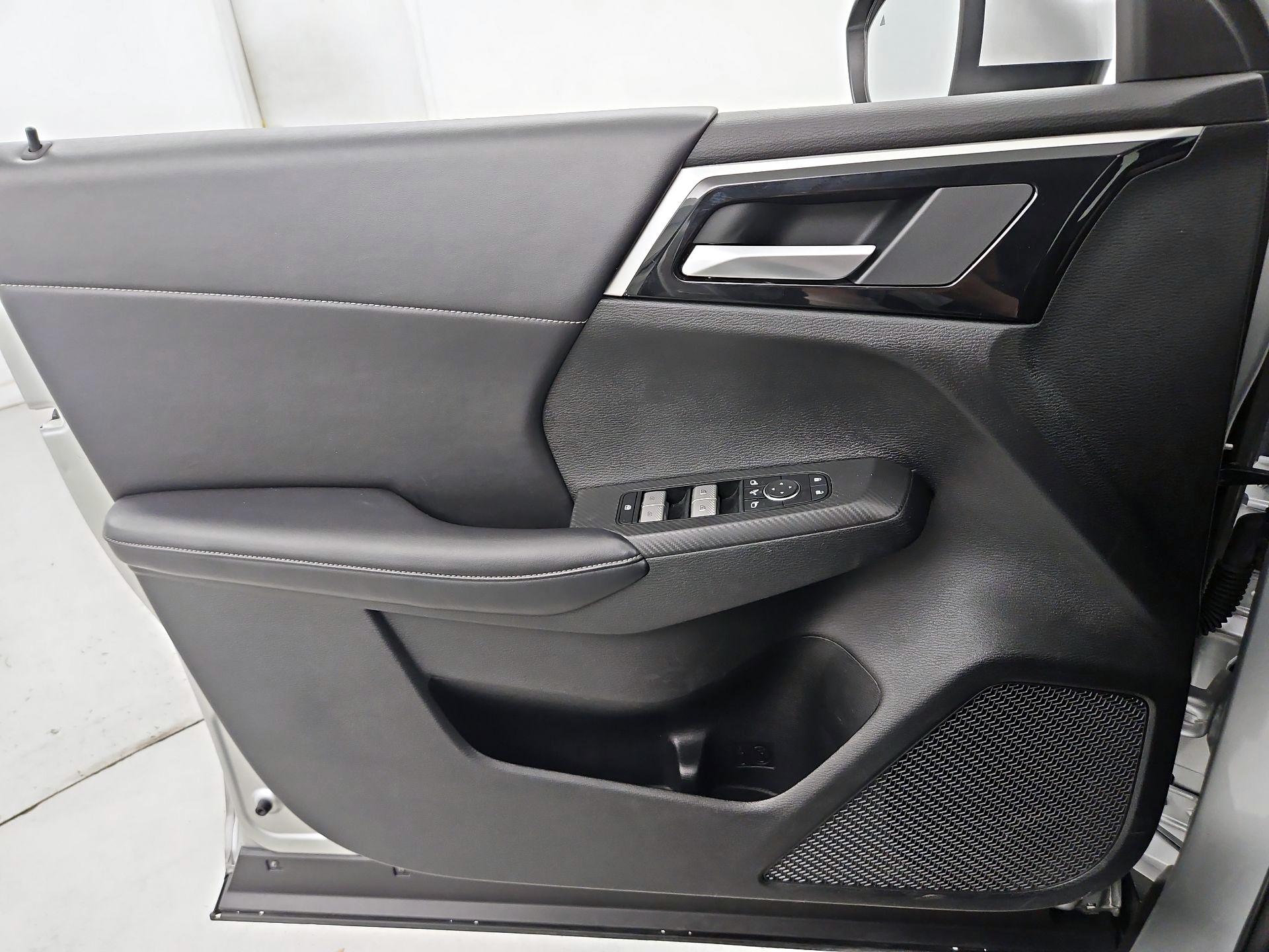 Thumbnail: 2024 Mitsubishi Outlander - 12