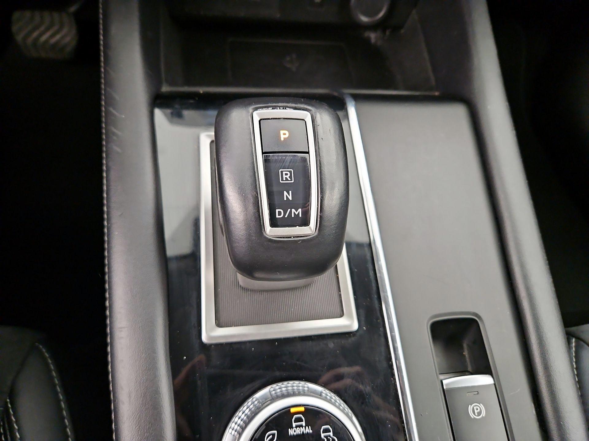 Thumbnail: 2024 Mitsubishi Outlander - 17