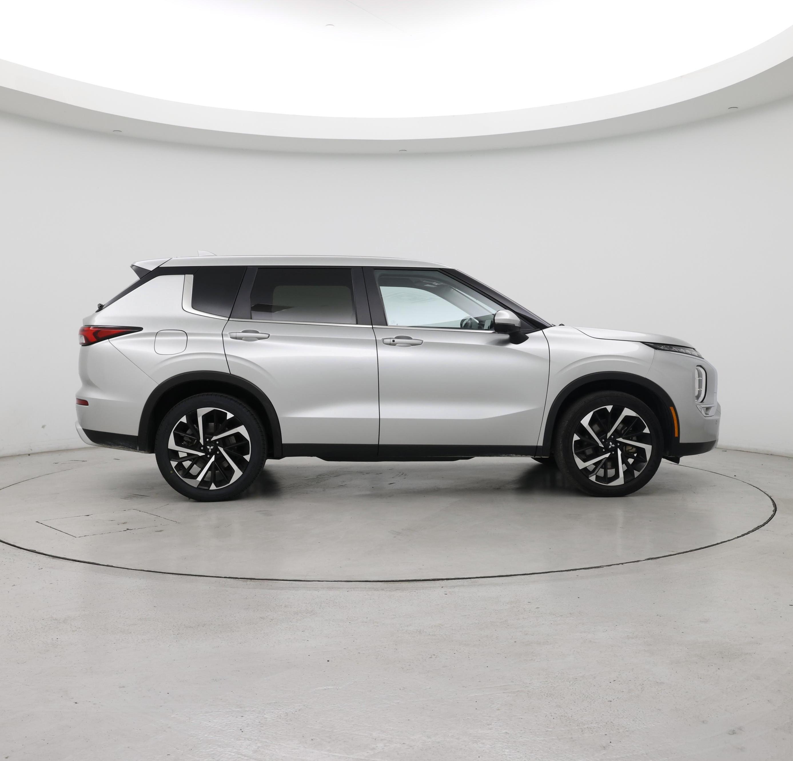 Thumbnail: 2024 Mitsubishi Outlander - 7